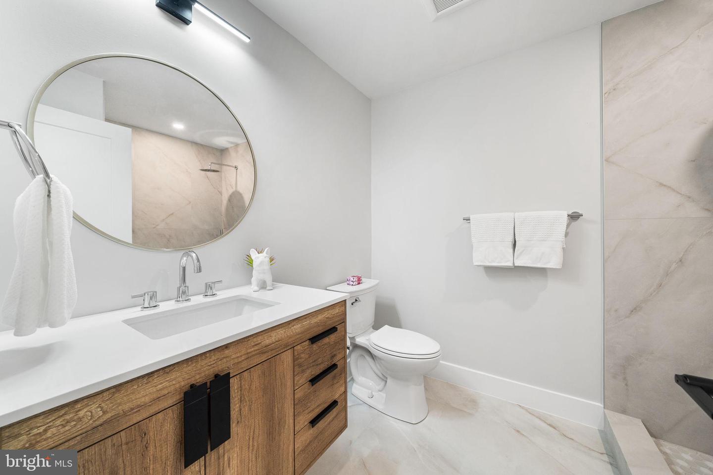 4122 17TH ST N, ARLINGTON, Virginia 22207, 5 Bedrooms Bedrooms, 9 Rooms Rooms,3 BathroomsBathrooms,Residential,For sale,4122 17TH ST N,VAAR2064630 MLS # VAAR2064630
