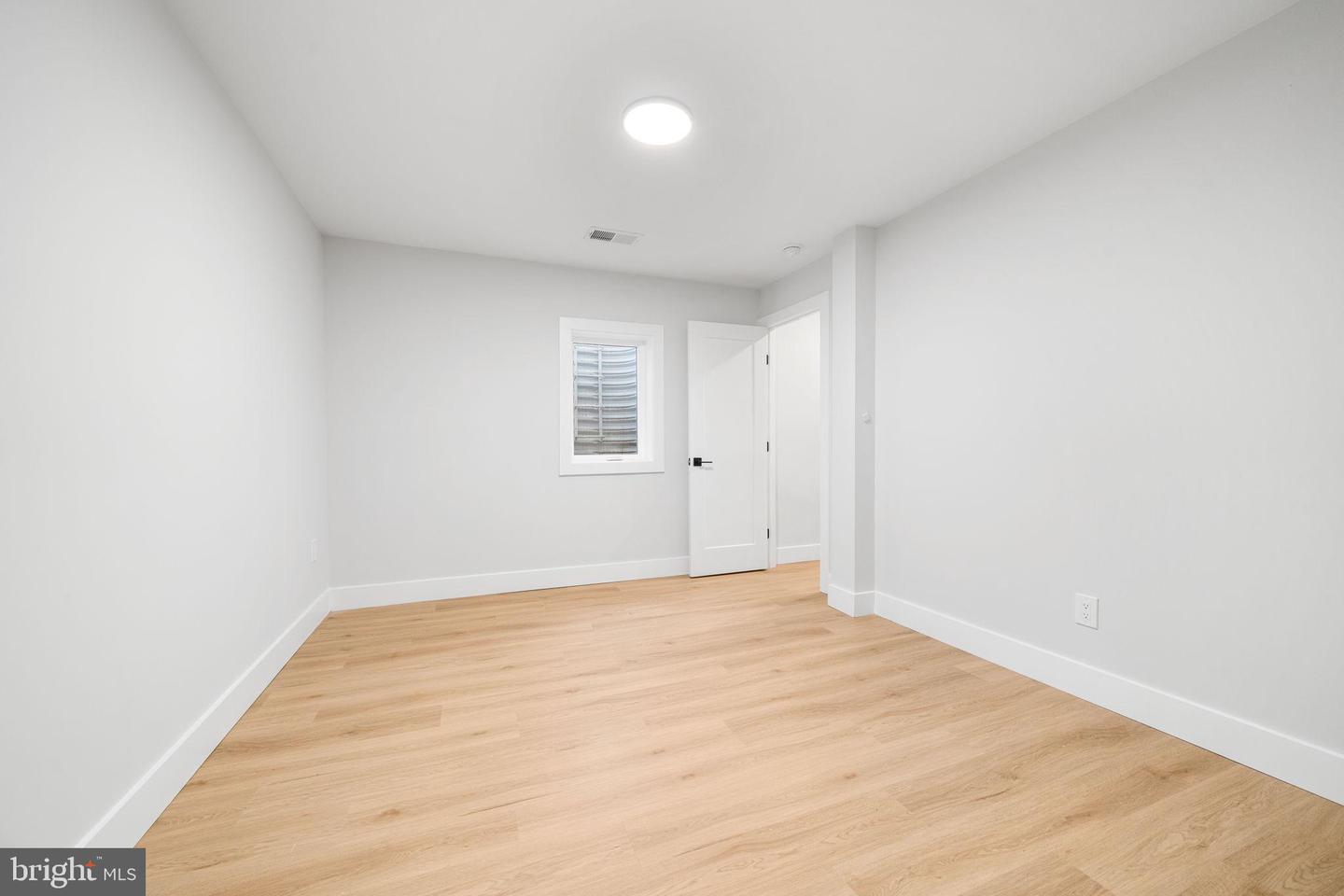 4122 17TH ST N, ARLINGTON, Virginia 22207, 5 Bedrooms Bedrooms, 9 Rooms Rooms,3 BathroomsBathrooms,Residential,For sale,4122 17TH ST N,VAAR2064630 MLS # VAAR2064630