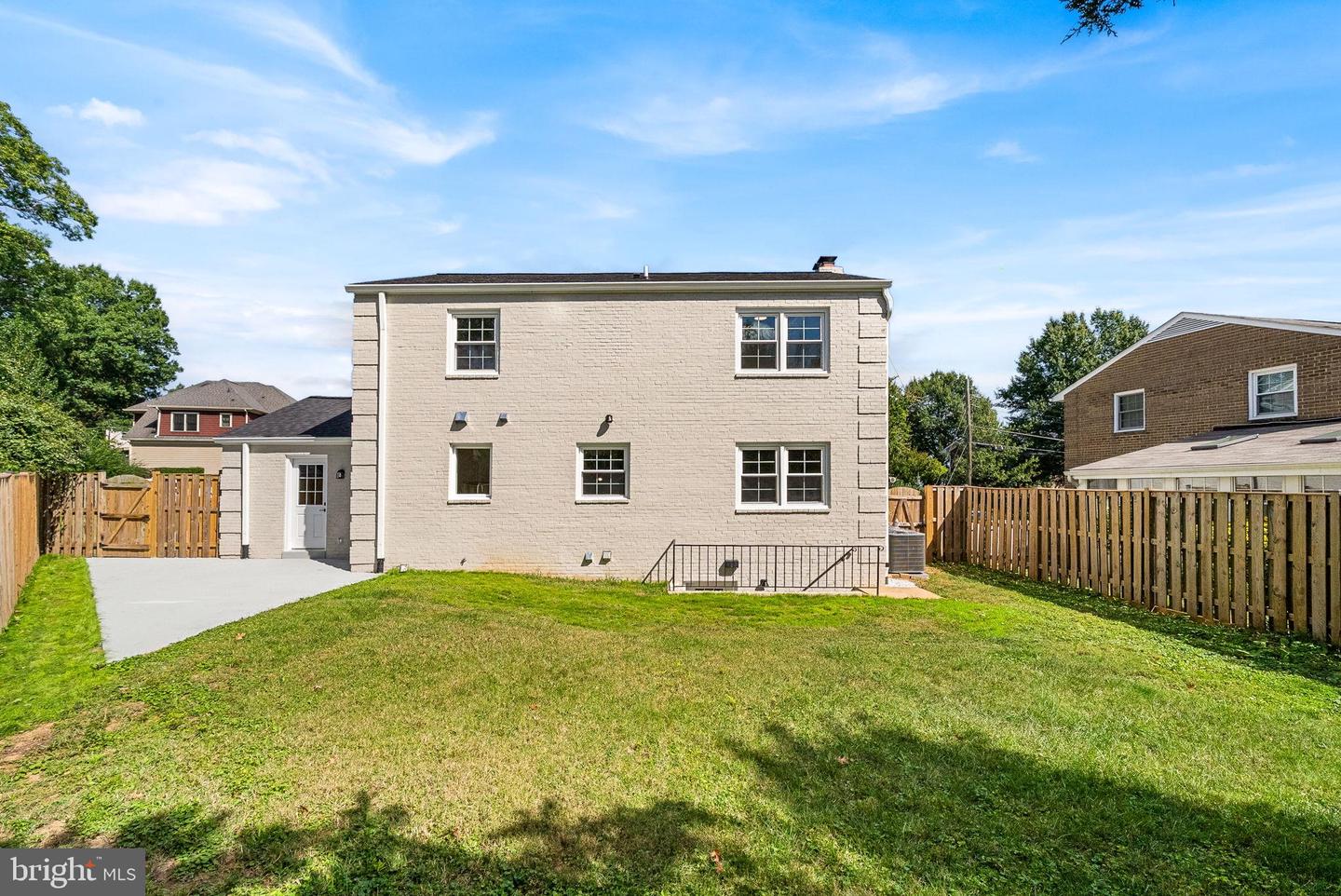 4122 17TH ST N, ARLINGTON, Virginia 22207, 5 Bedrooms Bedrooms, 9 Rooms Rooms,3 BathroomsBathrooms,Residential,For sale,4122 17TH ST N,VAAR2064630 MLS # VAAR2064630