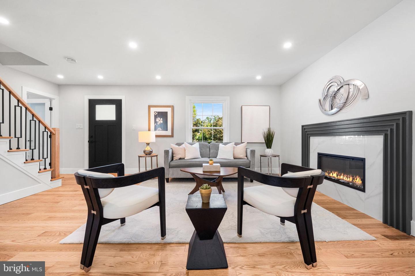 4122 17TH ST N, ARLINGTON, Virginia 22207, 5 Bedrooms Bedrooms, 9 Rooms Rooms,3 BathroomsBathrooms,Residential,For sale,4122 17TH ST N,VAAR2064630 MLS # VAAR2064630