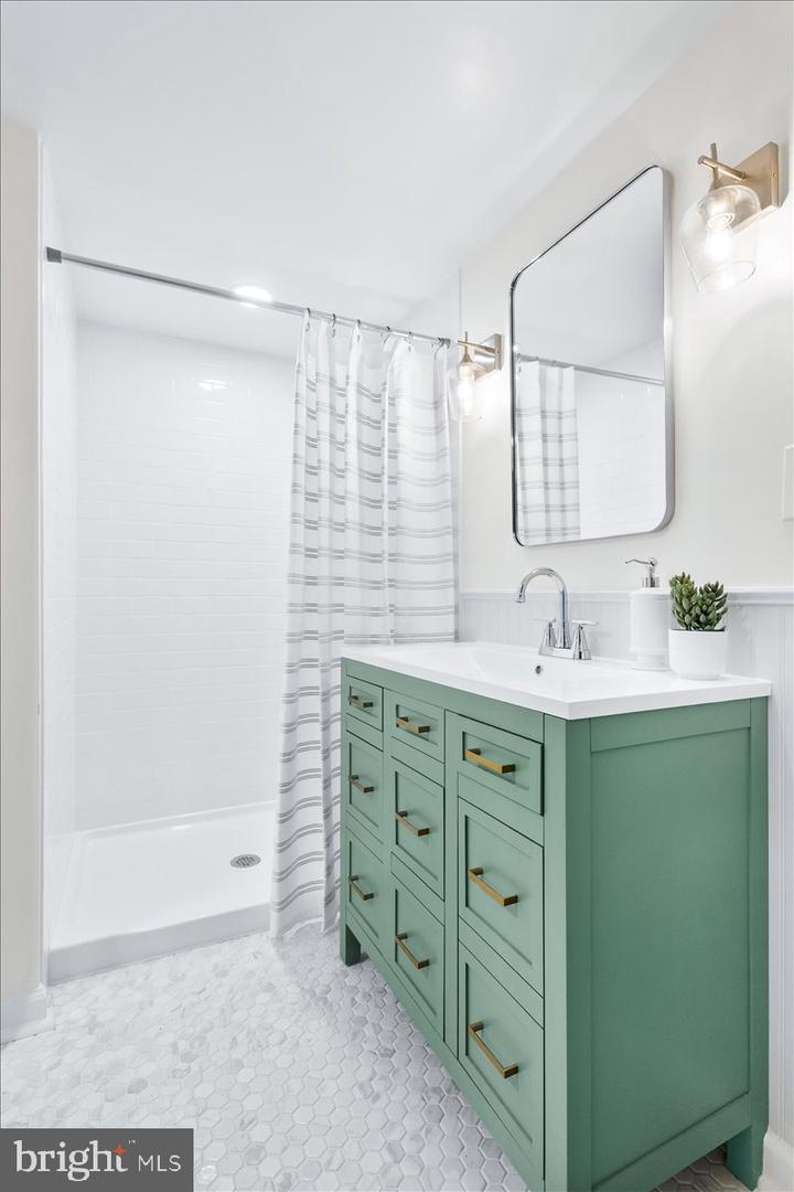 30 FARRAGUT PL NW, WASHINGTON, District Of Columbia 20011, 4 Bedrooms Bedrooms, ,3 BathroomsBathrooms,Residential,For sale,30 FARRAGUT PL NW,DCDC2225868 MLS # DCDC2225868