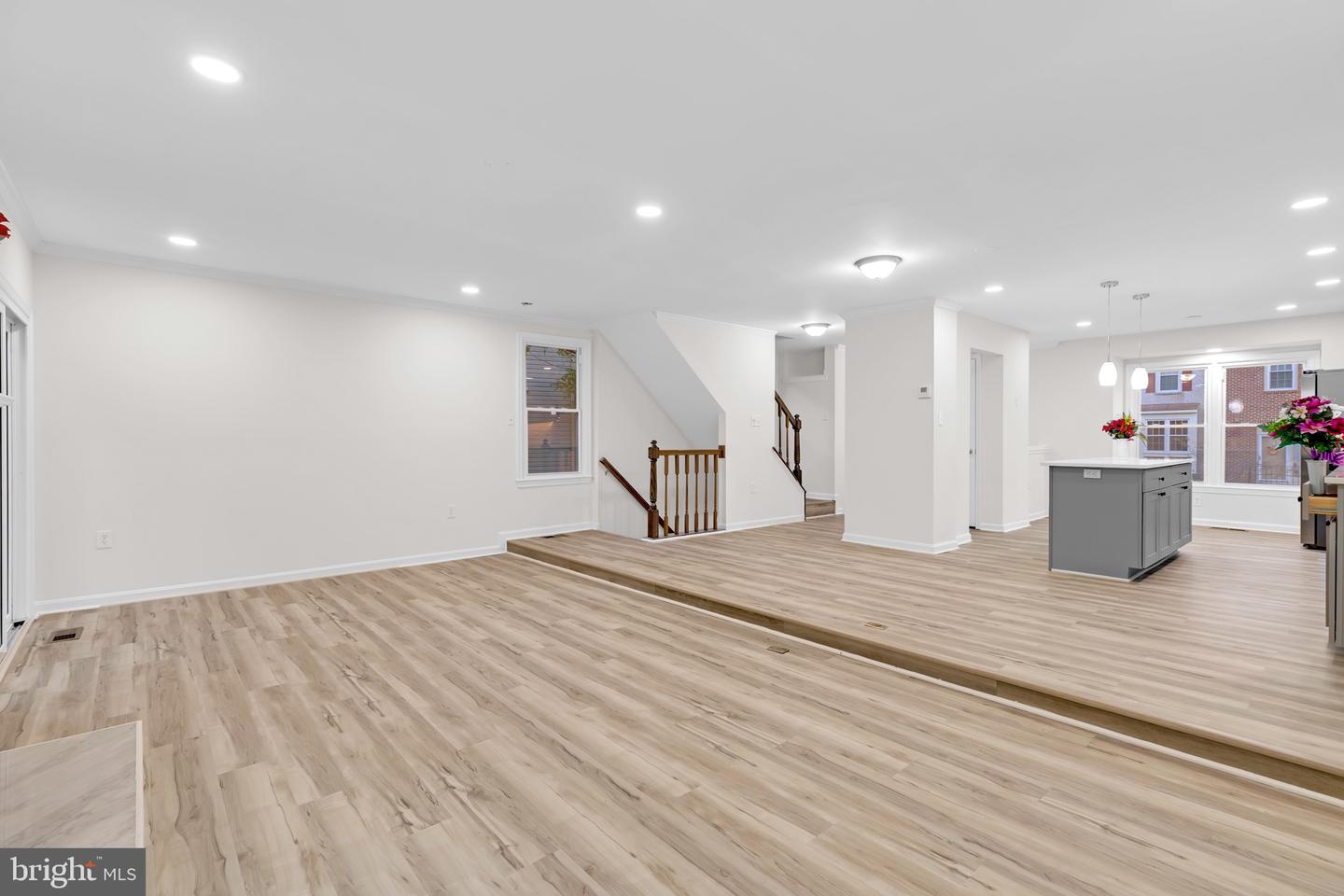 8108 SQUIRREL RUN RD, SPRINGFIELD, Virginia 22152, 3 Bedrooms Bedrooms, ,3 BathroomsBathrooms,Residential,For sale,8108 SQUIRREL RUN RD,VAFX2273172 MLS # VAFX2273172