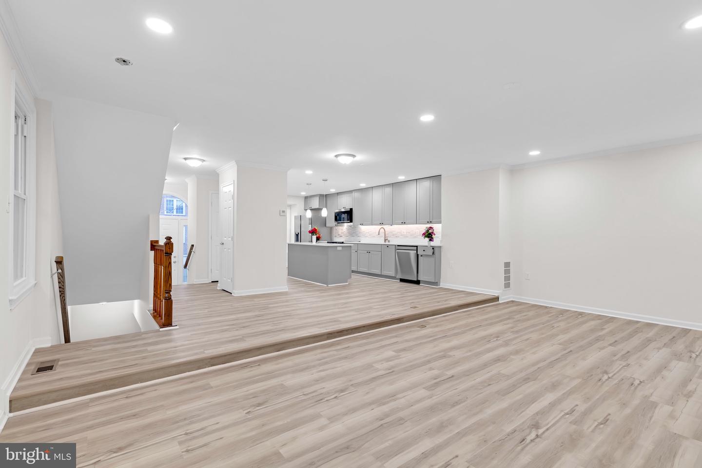 8108 SQUIRREL RUN RD, SPRINGFIELD, Virginia 22152, 3 Bedrooms Bedrooms, ,3 BathroomsBathrooms,Residential,For sale,8108 SQUIRREL RUN RD,VAFX2273172 MLS # VAFX2273172