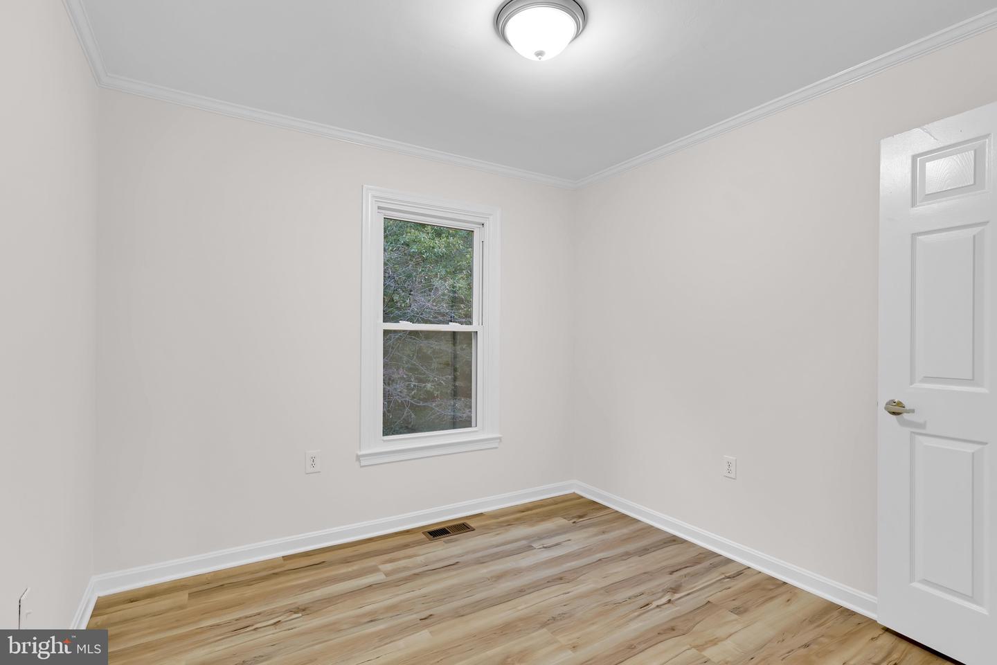 8108 SQUIRREL RUN RD, SPRINGFIELD, Virginia 22152, 3 Bedrooms Bedrooms, ,3 BathroomsBathrooms,Residential,For sale,8108 SQUIRREL RUN RD,VAFX2273172 MLS # VAFX2273172
