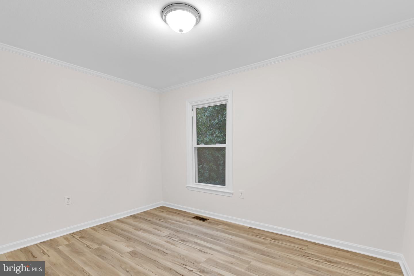 8108 SQUIRREL RUN RD, SPRINGFIELD, Virginia 22152, 3 Bedrooms Bedrooms, ,3 BathroomsBathrooms,Residential,For sale,8108 SQUIRREL RUN RD,VAFX2273172 MLS # VAFX2273172