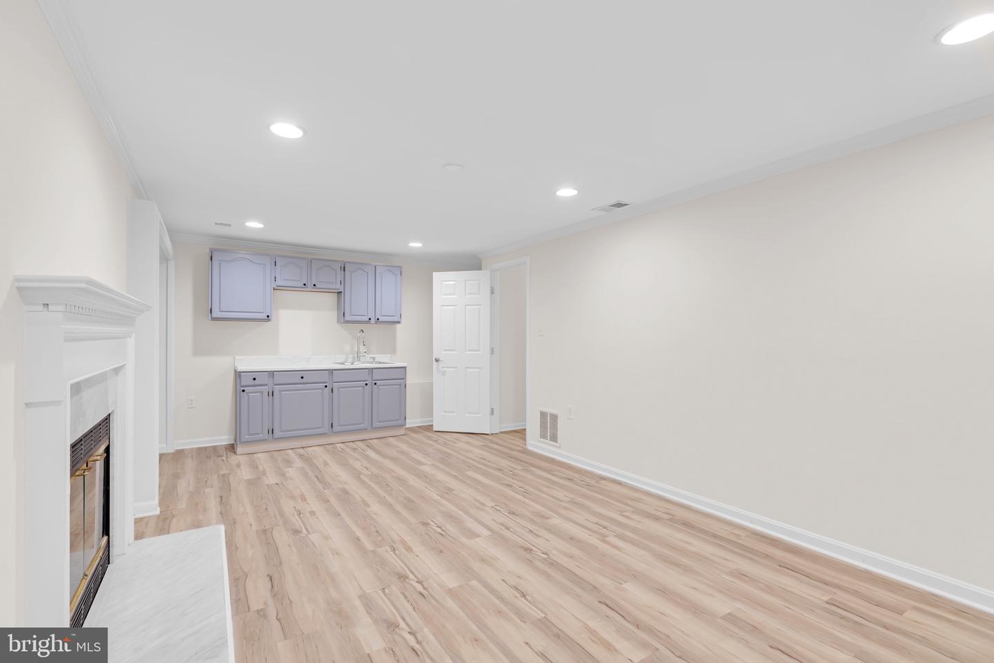 8108 SQUIRREL RUN RD, SPRINGFIELD, Virginia 22152, 3 Bedrooms Bedrooms, ,3 BathroomsBathrooms,Residential,For sale,8108 SQUIRREL RUN RD,VAFX2273172 MLS # VAFX2273172
