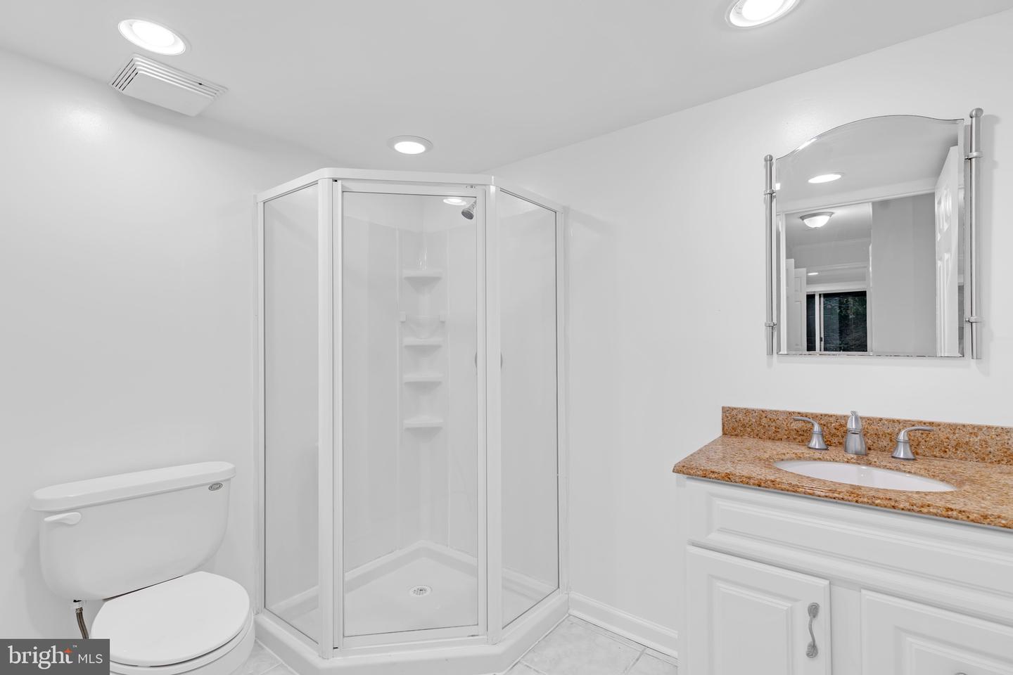 8108 SQUIRREL RUN RD, SPRINGFIELD, Virginia 22152, 3 Bedrooms Bedrooms, ,3 BathroomsBathrooms,Residential,For sale,8108 SQUIRREL RUN RD,VAFX2273172 MLS # VAFX2273172