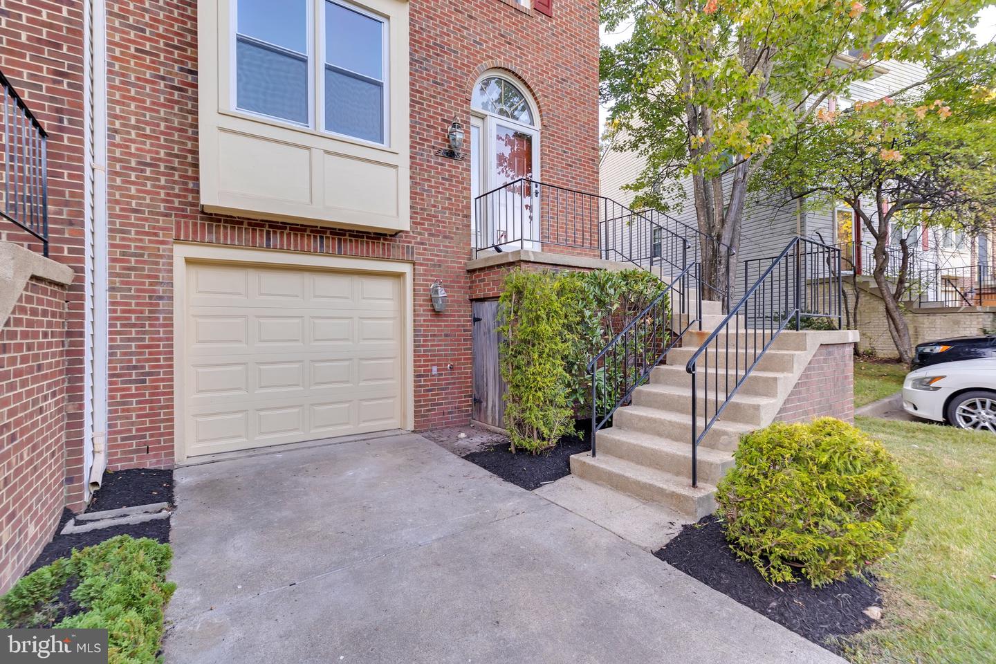 8108 SQUIRREL RUN RD, SPRINGFIELD, Virginia 22152, 3 Bedrooms Bedrooms, ,3 BathroomsBathrooms,Residential,For sale,8108 SQUIRREL RUN RD,VAFX2273172 MLS # VAFX2273172