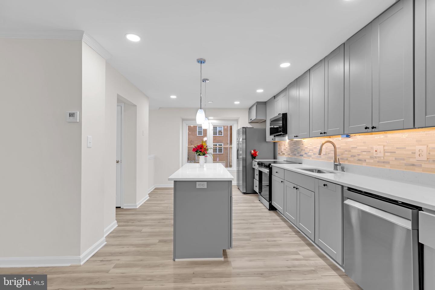 8108 SQUIRREL RUN RD, SPRINGFIELD, Virginia 22152, 3 Bedrooms Bedrooms, ,3 BathroomsBathrooms,Residential,For sale,8108 SQUIRREL RUN RD,VAFX2273172 MLS # VAFX2273172