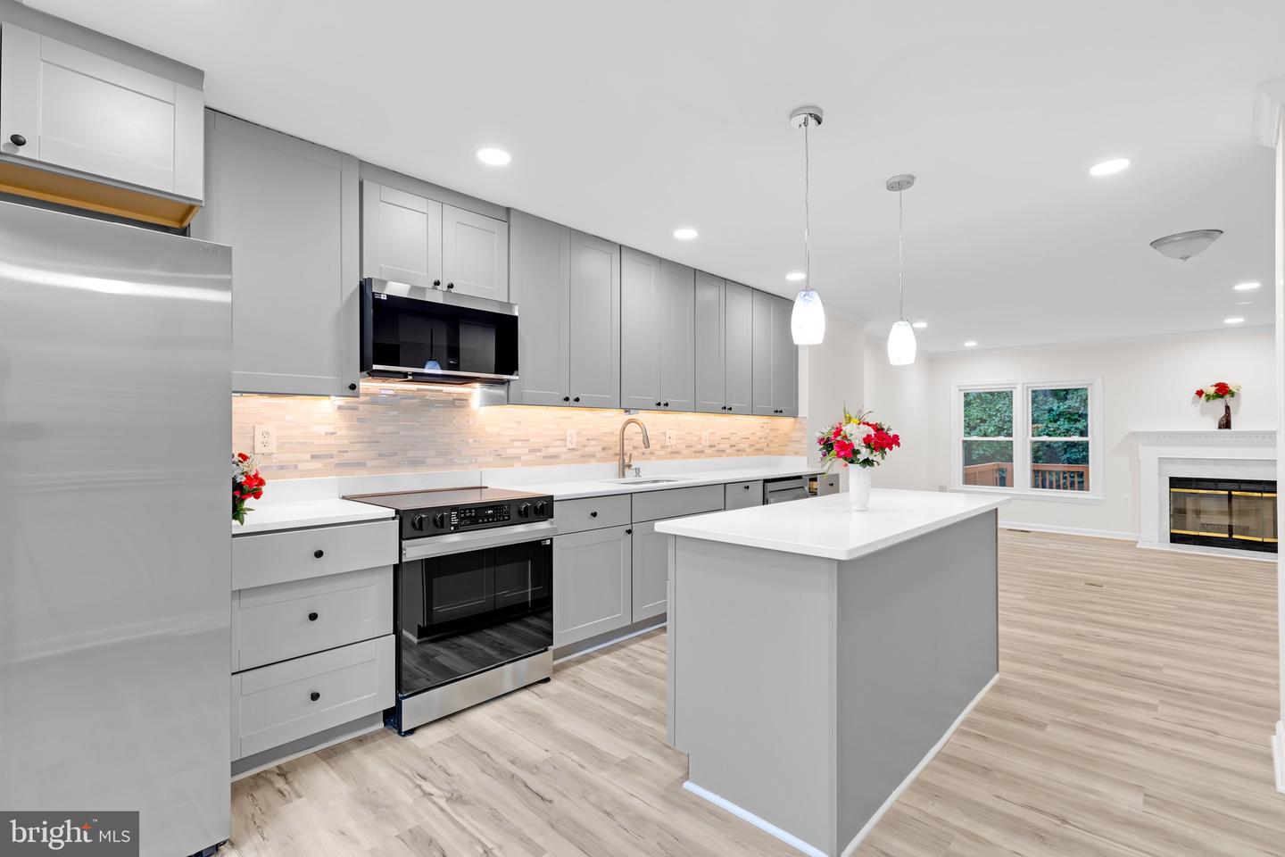 8108 SQUIRREL RUN RD, SPRINGFIELD, Virginia 22152, 3 Bedrooms Bedrooms, ,3 BathroomsBathrooms,Residential,For sale,8108 SQUIRREL RUN RD,VAFX2273172 MLS # VAFX2273172