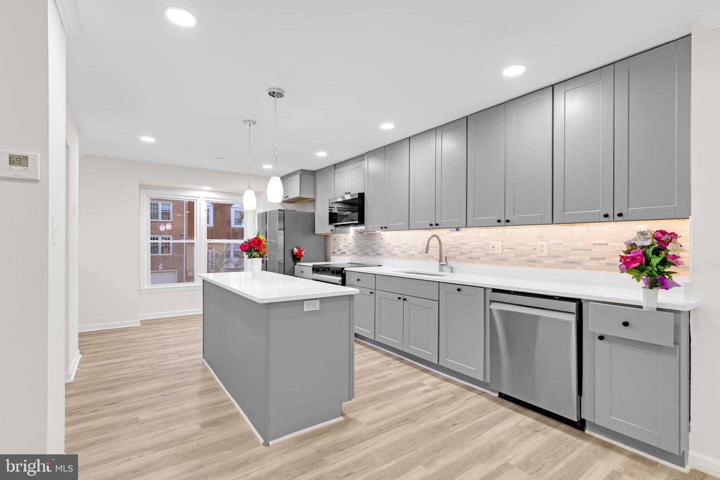 8108 SQUIRREL RUN RD, SPRINGFIELD, Virginia 22152, 3 Bedrooms Bedrooms, ,3 BathroomsBathrooms,Residential,For sale,8108 SQUIRREL RUN RD,VAFX2273172 MLS # VAFX2273172