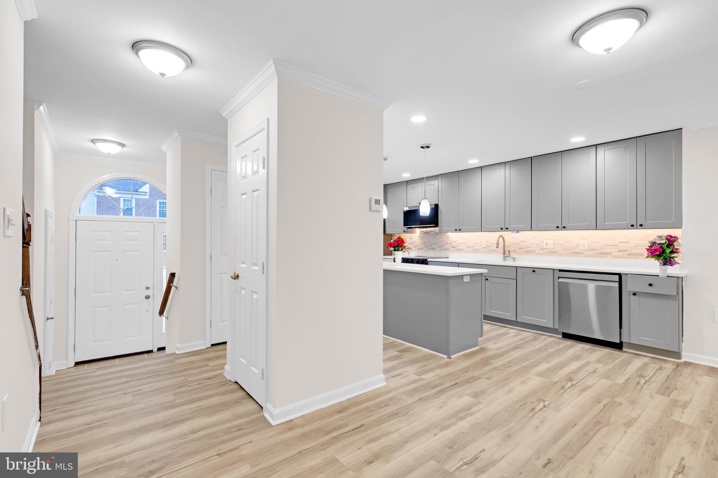 8108 SQUIRREL RUN RD, SPRINGFIELD, Virginia 22152, 3 Bedrooms Bedrooms, ,3 BathroomsBathrooms,Residential,For sale,8108 SQUIRREL RUN RD,VAFX2273172 MLS # VAFX2273172