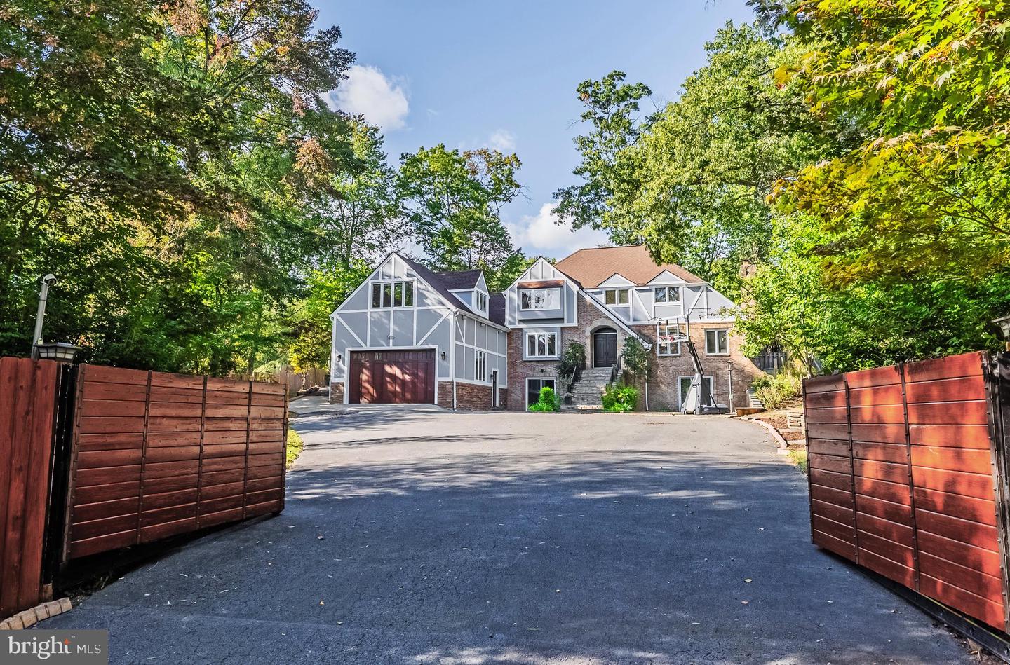 2352 CEDAR LN, VIENNA, Virginia 22182, 4 Bedrooms Bedrooms, ,3 BathroomsBathrooms,Residential,For sale,2352 CEDAR LN,VAFX2273198 MLS # VAFX2273198
