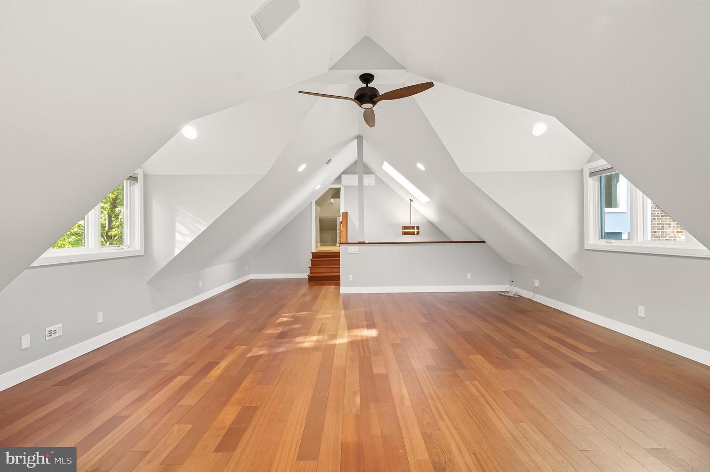 2352 CEDAR LN, VIENNA, Virginia 22182, 4 Bedrooms Bedrooms, ,3 BathroomsBathrooms,Residential,For sale,2352 CEDAR LN,VAFX2273198 MLS # VAFX2273198