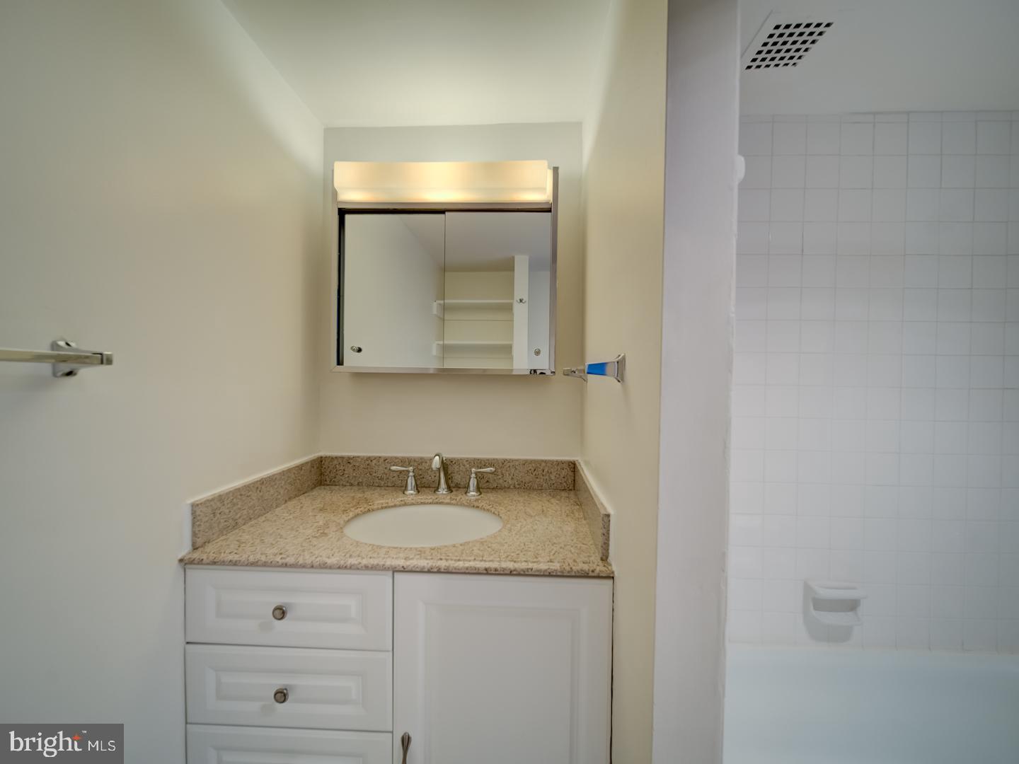 2059 HUNTINGTON AVE #300, ALEXANDRIA, Virginia 22303, ,1 BathroomBathrooms,Residential,For sale,2059 HUNTINGTON AVE #300,VAFX2273394 MLS # VAFX2273394