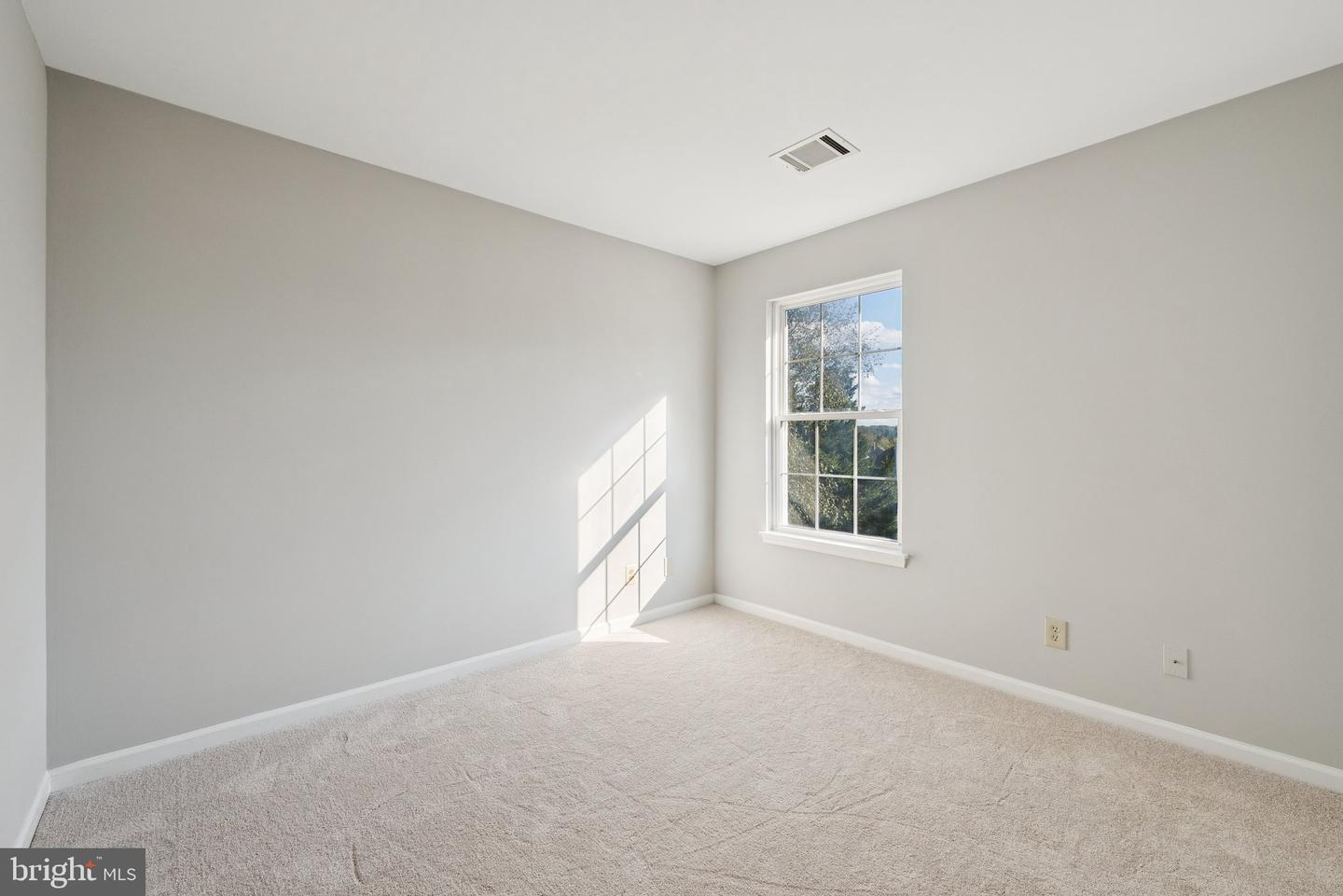 9579 MANASSAS FORGE DR, MANASSAS, Virginia 20111, 5 Bedrooms Bedrooms, ,3 BathroomsBathrooms,Residential,For sale,9579 MANASSAS FORGE DR,VAPW2105648 MLS # VAPW2105648
