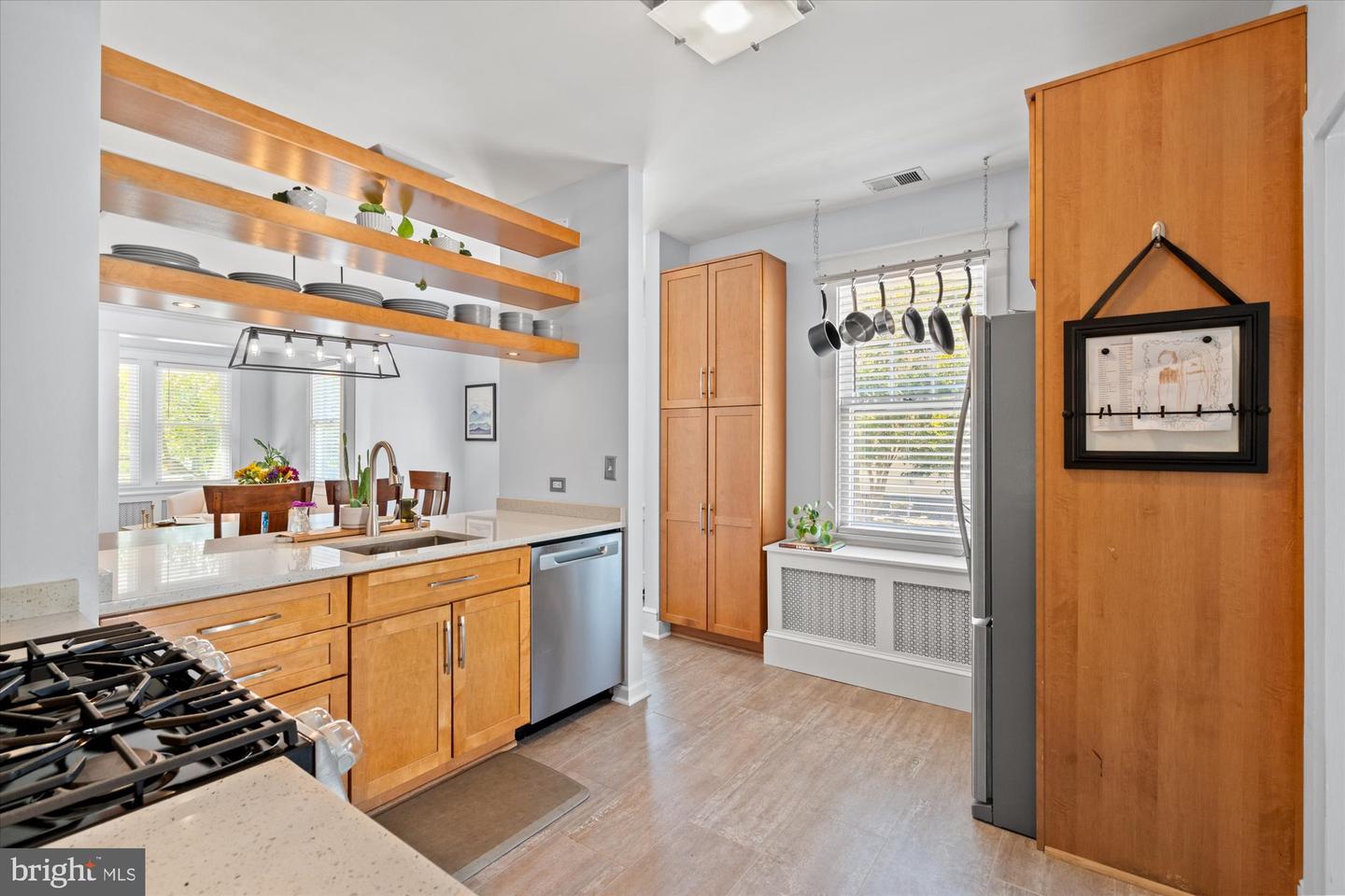100 E CUSTIS AVE, ALEXANDRIA, Virginia 22301, 2 Bedrooms Bedrooms, ,2 BathroomsBathrooms,Residential,For sale,100 E CUSTIS AVE,VAAX2050664 MLS # VAAX2050664