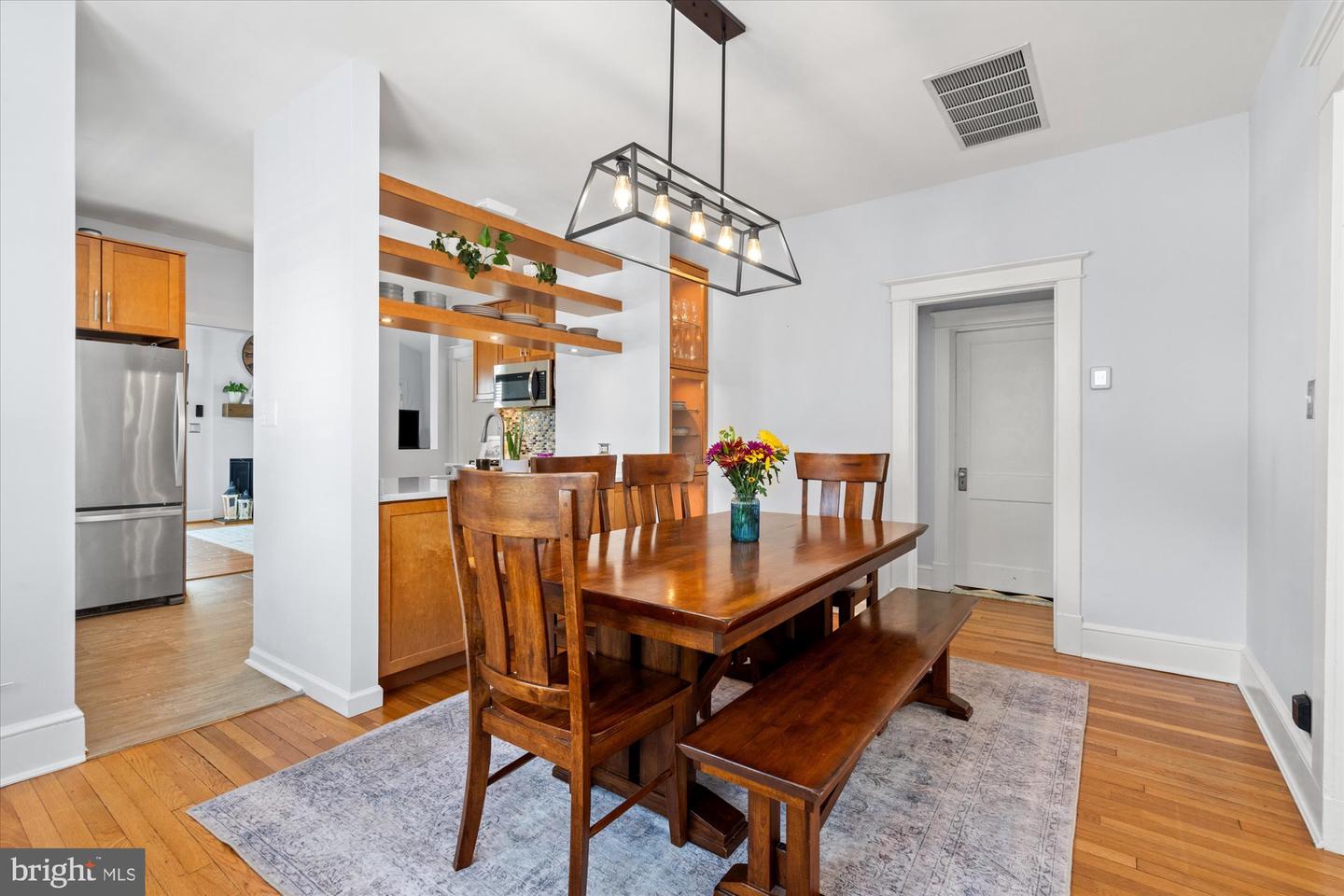 100 E CUSTIS AVE, ALEXANDRIA, Virginia 22301, 2 Bedrooms Bedrooms, ,2 BathroomsBathrooms,Residential,For sale,100 E CUSTIS AVE,VAAX2050664 MLS # VAAX2050664