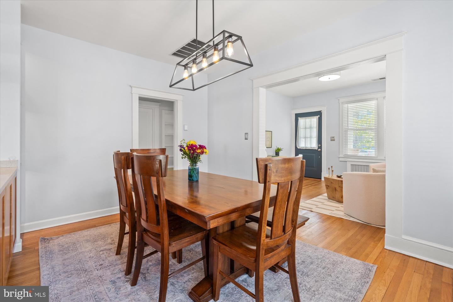 100 E CUSTIS AVE, ALEXANDRIA, Virginia 22301, 2 Bedrooms Bedrooms, ,2 BathroomsBathrooms,Residential,For sale,100 E CUSTIS AVE,VAAX2050664 MLS # VAAX2050664
