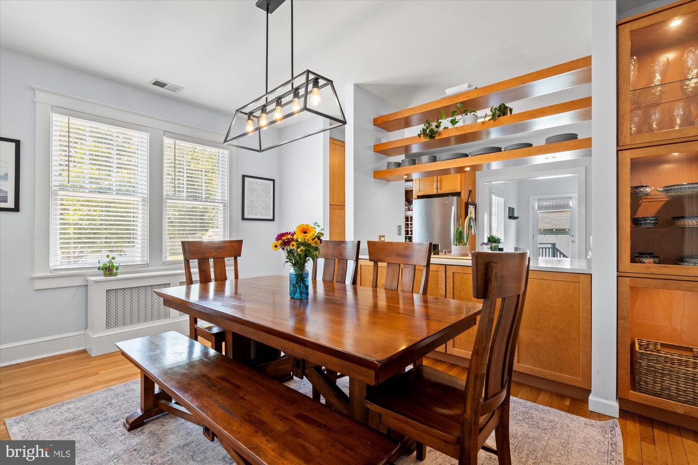 100 E CUSTIS AVE, ALEXANDRIA, Virginia 22301, 2 Bedrooms Bedrooms, ,2 BathroomsBathrooms,Residential,For sale,100 E CUSTIS AVE,VAAX2050664 MLS # VAAX2050664