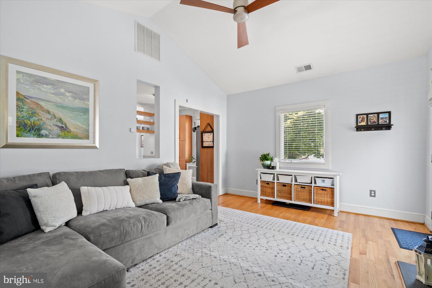 100 E CUSTIS AVE, ALEXANDRIA, Virginia 22301, 2 Bedrooms Bedrooms, ,2 BathroomsBathrooms,Residential,For sale,100 E CUSTIS AVE,VAAX2050664 MLS # VAAX2050664