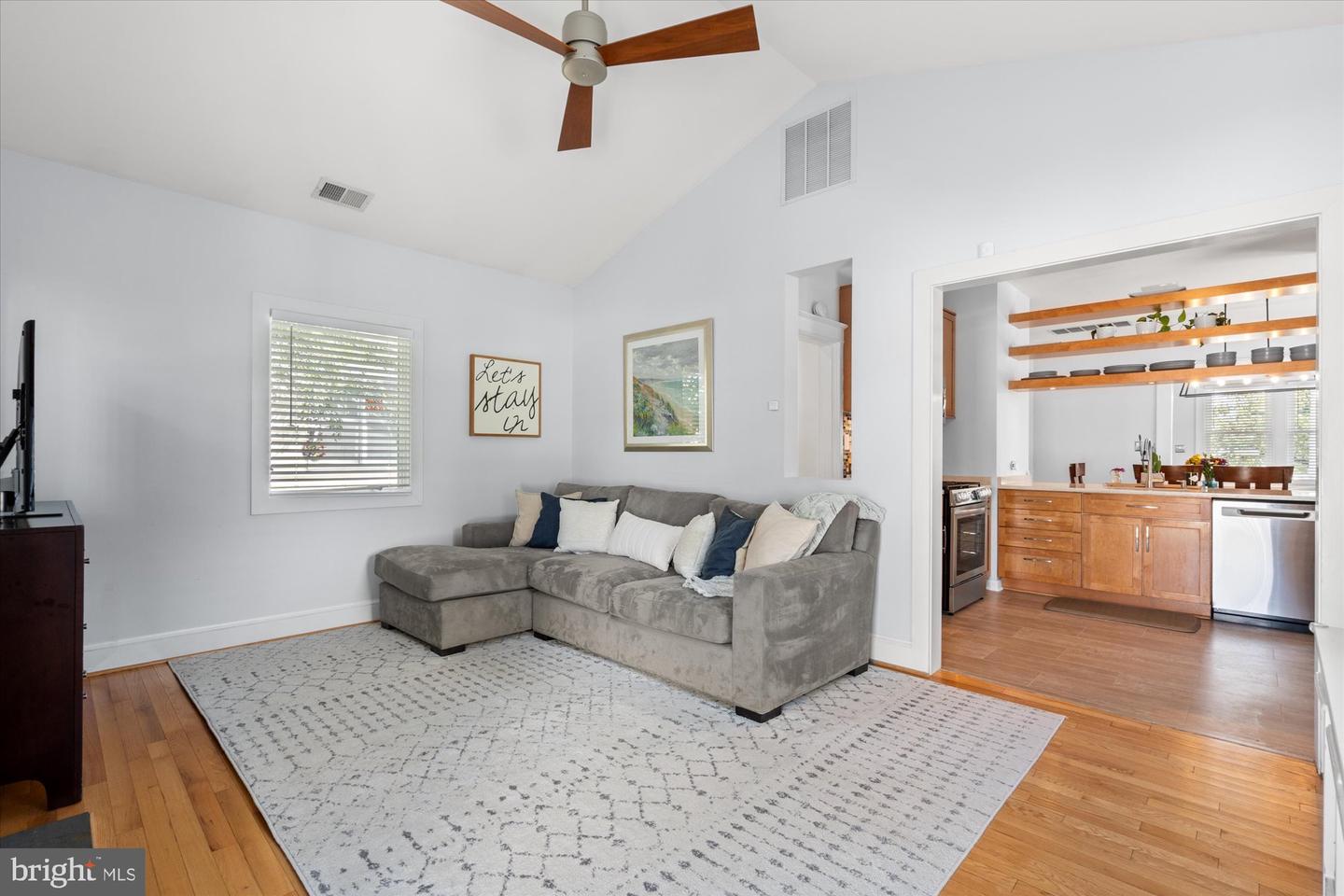 100 E CUSTIS AVE, ALEXANDRIA, Virginia 22301, 2 Bedrooms Bedrooms, ,2 BathroomsBathrooms,Residential,For sale,100 E CUSTIS AVE,VAAX2050664 MLS # VAAX2050664