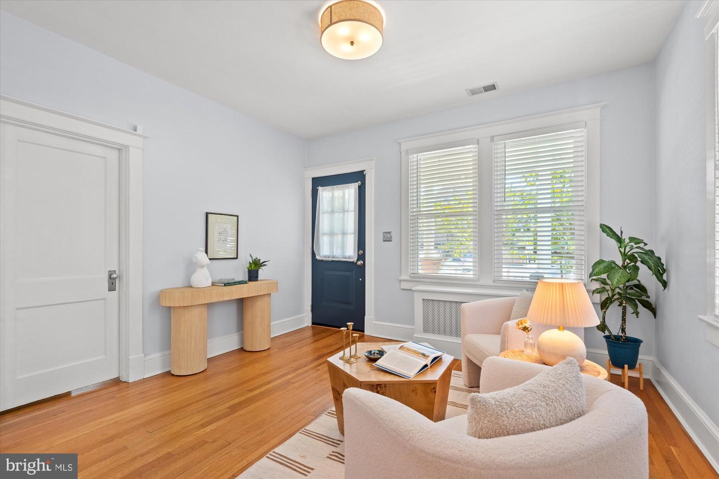 100 E CUSTIS AVE, ALEXANDRIA, Virginia 22301, 2 Bedrooms Bedrooms, ,2 BathroomsBathrooms,Residential,For sale,100 E CUSTIS AVE,VAAX2050664 MLS # VAAX2050664