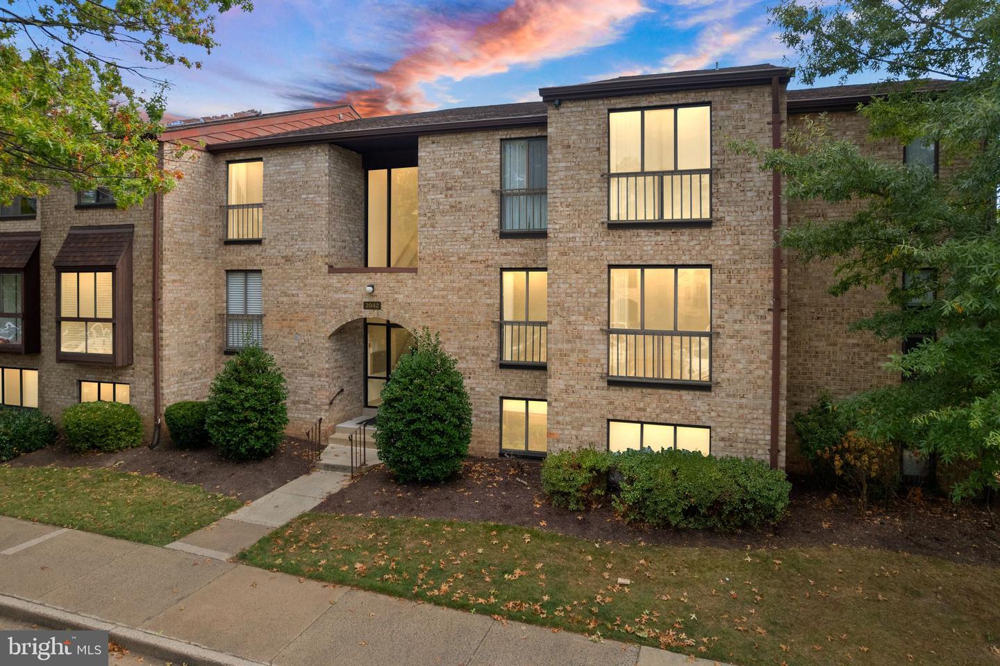 2042 ROYAL FERN CT #1B, RESTON, Virginia 20191, 2 Bedrooms Bedrooms, ,1 BathroomBathrooms,Residential,For sale,2042 ROYAL FERN CT #1B,VAFX2273432 MLS # VAFX2273432