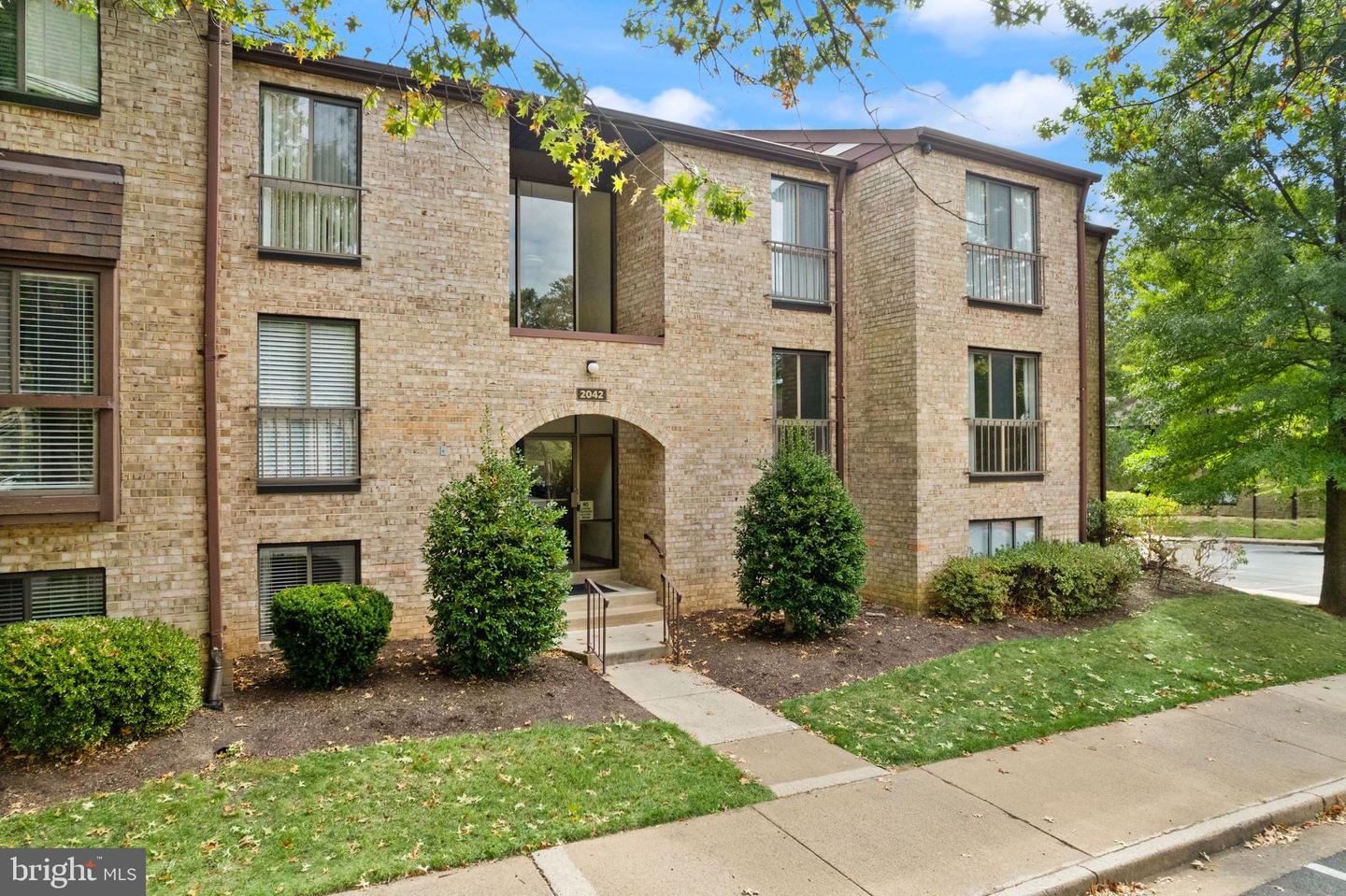 2042 ROYAL FERN CT #1B, RESTON, Virginia 20191, 2 Bedrooms Bedrooms, ,1 BathroomBathrooms,Residential,For sale,2042 ROYAL FERN CT #1B,VAFX2273432 MLS # VAFX2273432
