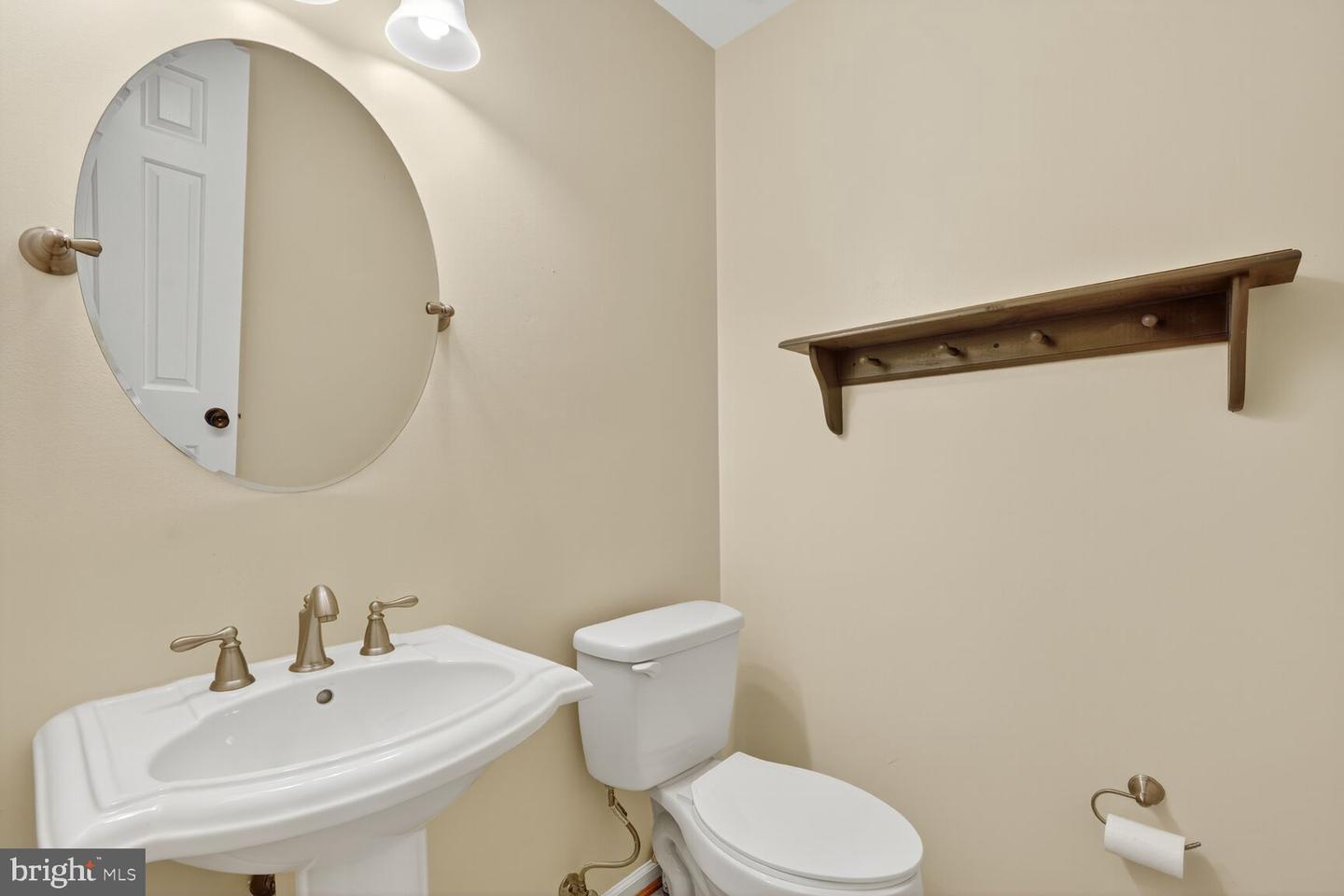 5654 RIDGE VIEW DR, ALEXANDRIA, Virginia 22310, 3 Bedrooms Bedrooms, ,2 BathroomsBathrooms,Residential,For sale,5654 RIDGE VIEW DR,VAFX2273460 MLS # VAFX2273460