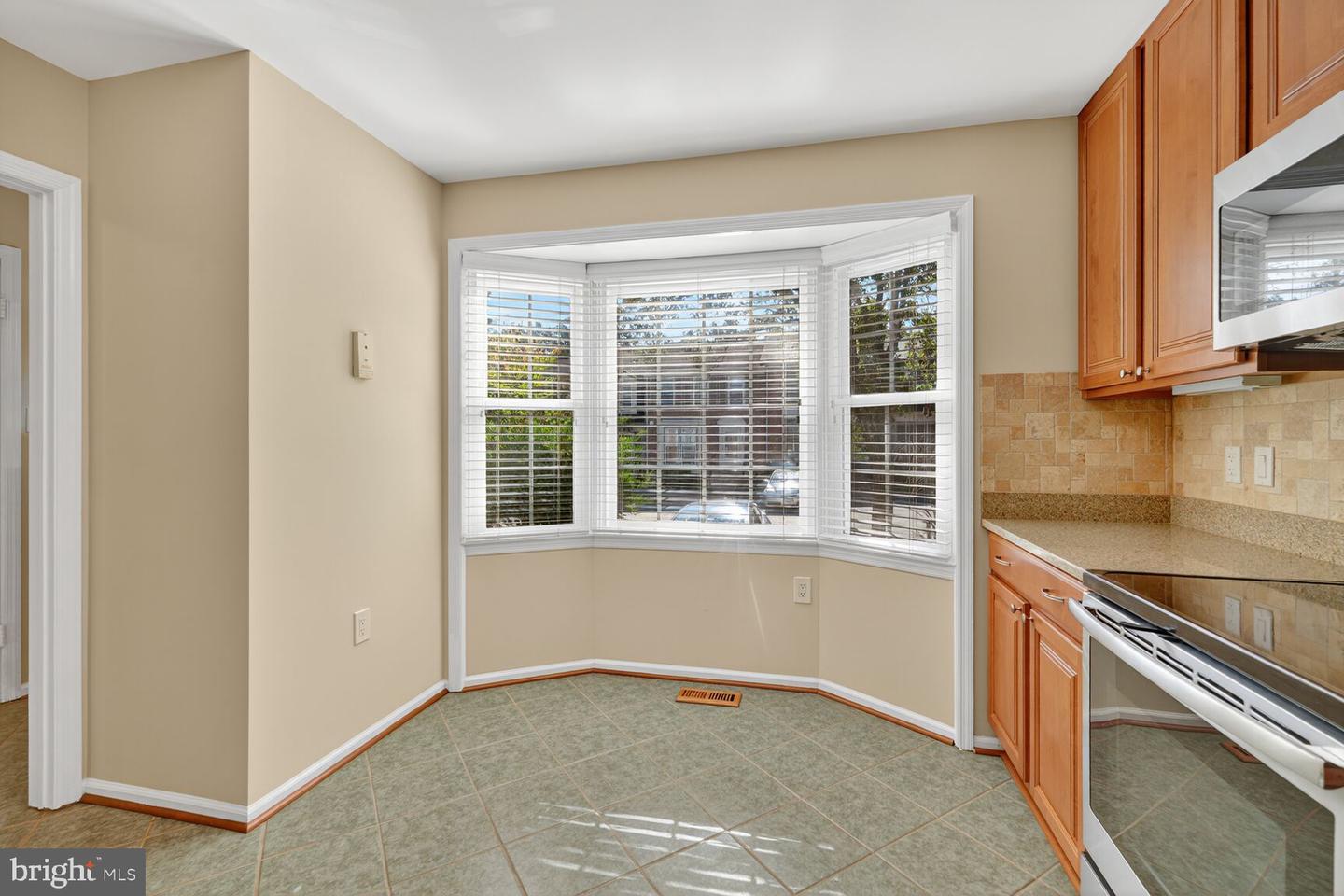 5654 RIDGE VIEW DR, ALEXANDRIA, Virginia 22310, 3 Bedrooms Bedrooms, ,2 BathroomsBathrooms,Residential,For sale,5654 RIDGE VIEW DR,VAFX2273460 MLS # VAFX2273460