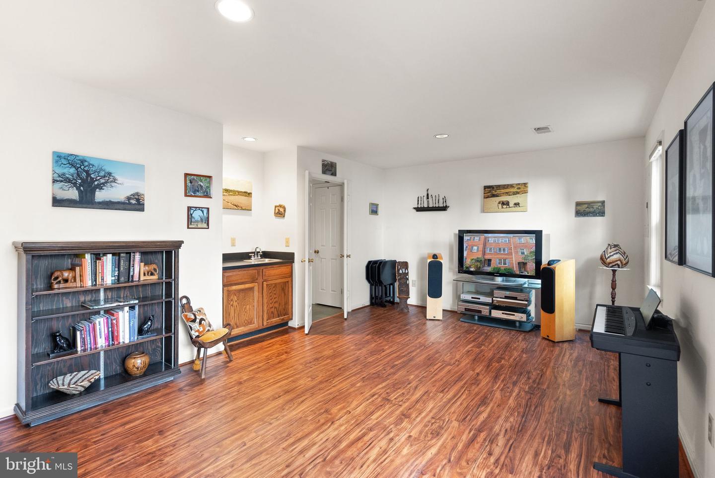 1022 N CLEVELAND ST, ARLINGTON, Virginia 22201, 3 Bedrooms Bedrooms, ,3 BathroomsBathrooms,Residential,For sale,1022 N CLEVELAND ST,VAAR2064742 MLS # VAAR2064742