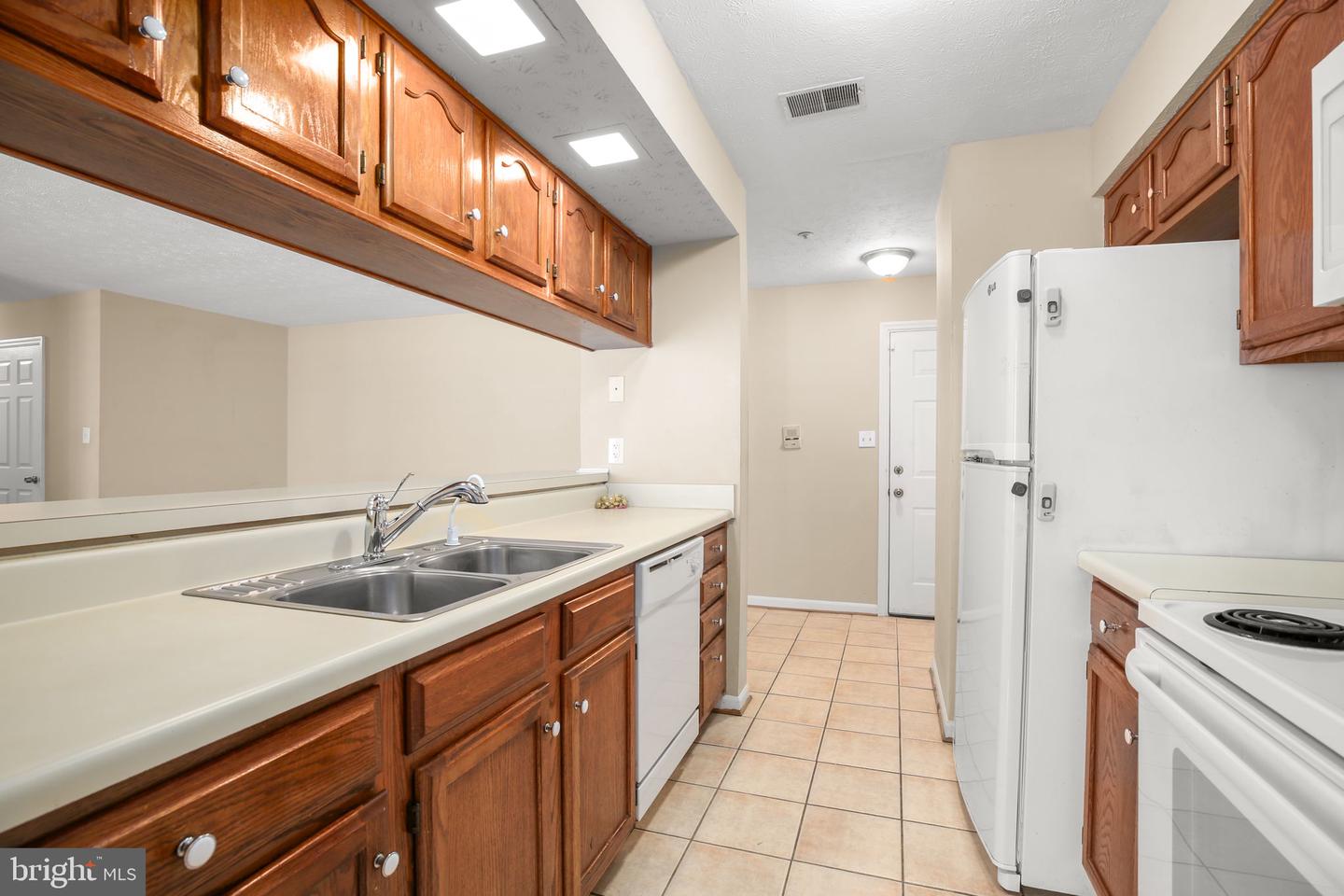 12309 ASHMONT CT #203, WOODBRIDGE, Virginia 22192, 2 Bedrooms Bedrooms, ,2 BathroomsBathrooms,Residential,For sale,12309 ASHMONT CT #203,VAPW2105594 MLS # VAPW2105594