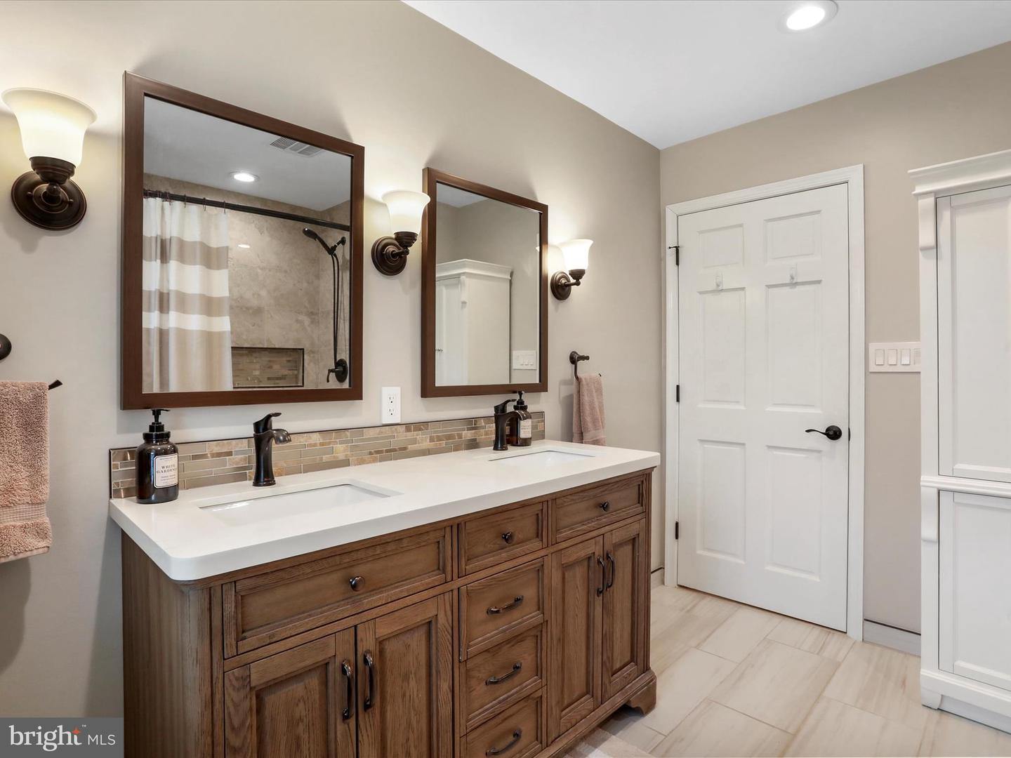 19 BUTTERNUT WAY, STERLING, Virginia 20164, 4 Bedrooms Bedrooms, ,2 BathroomsBathrooms,Residential,For sale,19 BUTTERNUT WAY,VALO2108458 MLS # VALO2108458