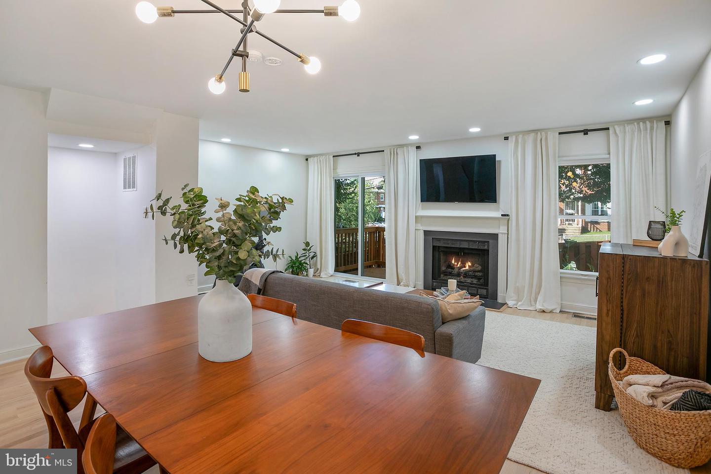 3811 USHER CT, ALEXANDRIA, Virginia 22304, 3 Bedrooms Bedrooms, ,2 BathroomsBathrooms,Residential,For sale,3811 USHER CT,VAAX2050668 MLS # VAAX2050668