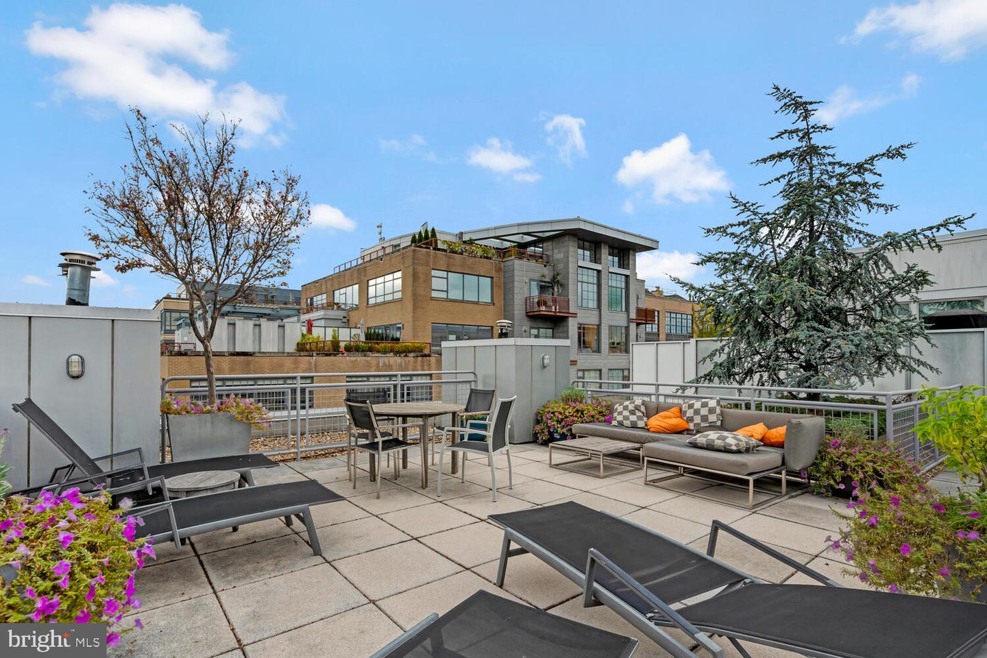1401 CHURCH ST NW #306, WASHINGTON, District Of Columbia 20005, 2 Bedrooms Bedrooms, ,2 BathroomsBathrooms,Residential,For sale,1401 CHURCH ST NW #306,DCDC2226228 MLS # DCDC2226228