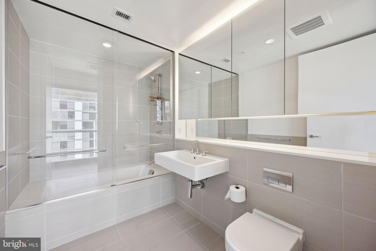 925 H ST NW #903, WASHINGTON, District Of Columbia 20001, 2 Bedrooms Bedrooms, ,2 BathroomsBathrooms,Residential,For sale,925 H ST NW #903,DCDC2226250 MLS # DCDC2226250