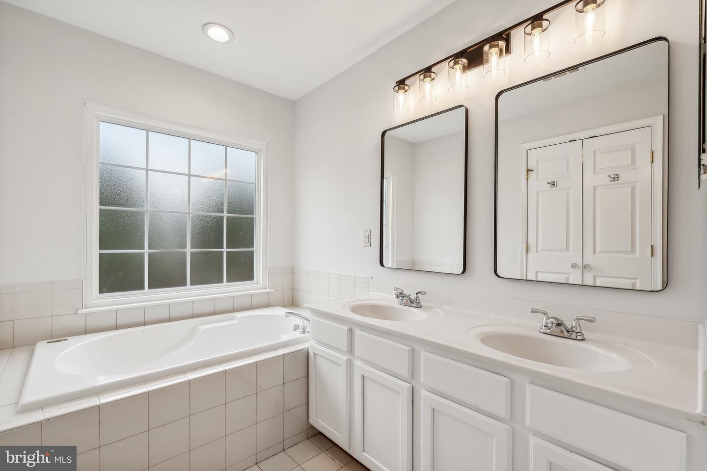 44289 SUSCON SQ, ASHBURN, Virginia 20147, 3 Bedrooms Bedrooms, ,2 BathroomsBathrooms,Residential,For sale,44289 SUSCON SQ,VALO2108404 MLS # VALO2108404