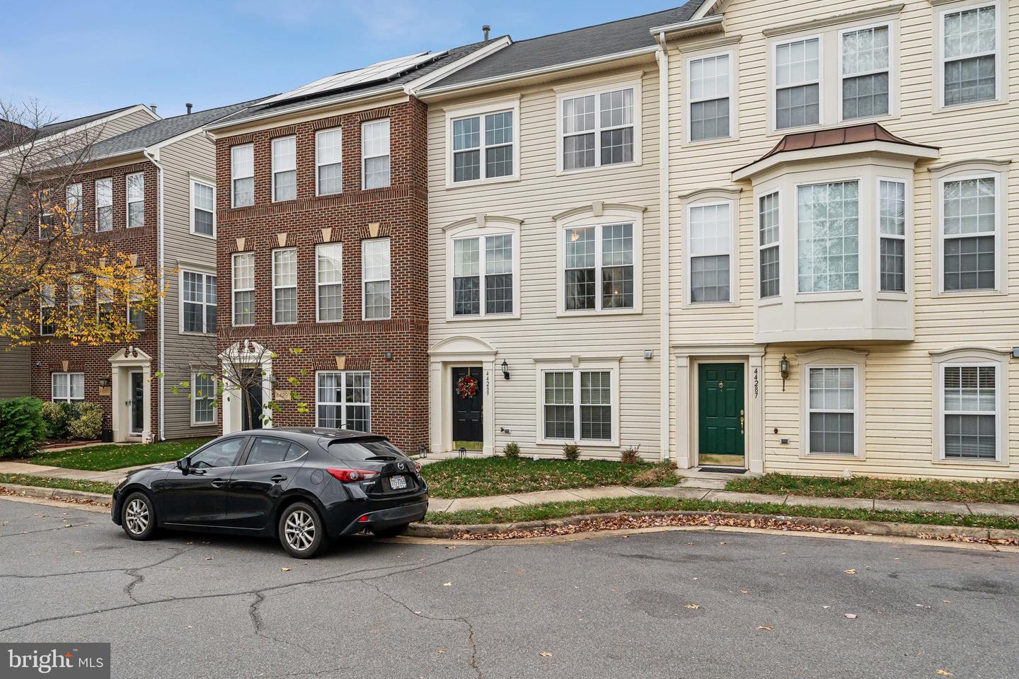 44289 SUSCON SQ, ASHBURN, Virginia 20147, 3 Bedrooms Bedrooms, ,2 BathroomsBathrooms,Residential,For sale,44289 SUSCON SQ,VALO2108404 MLS # VALO2108404