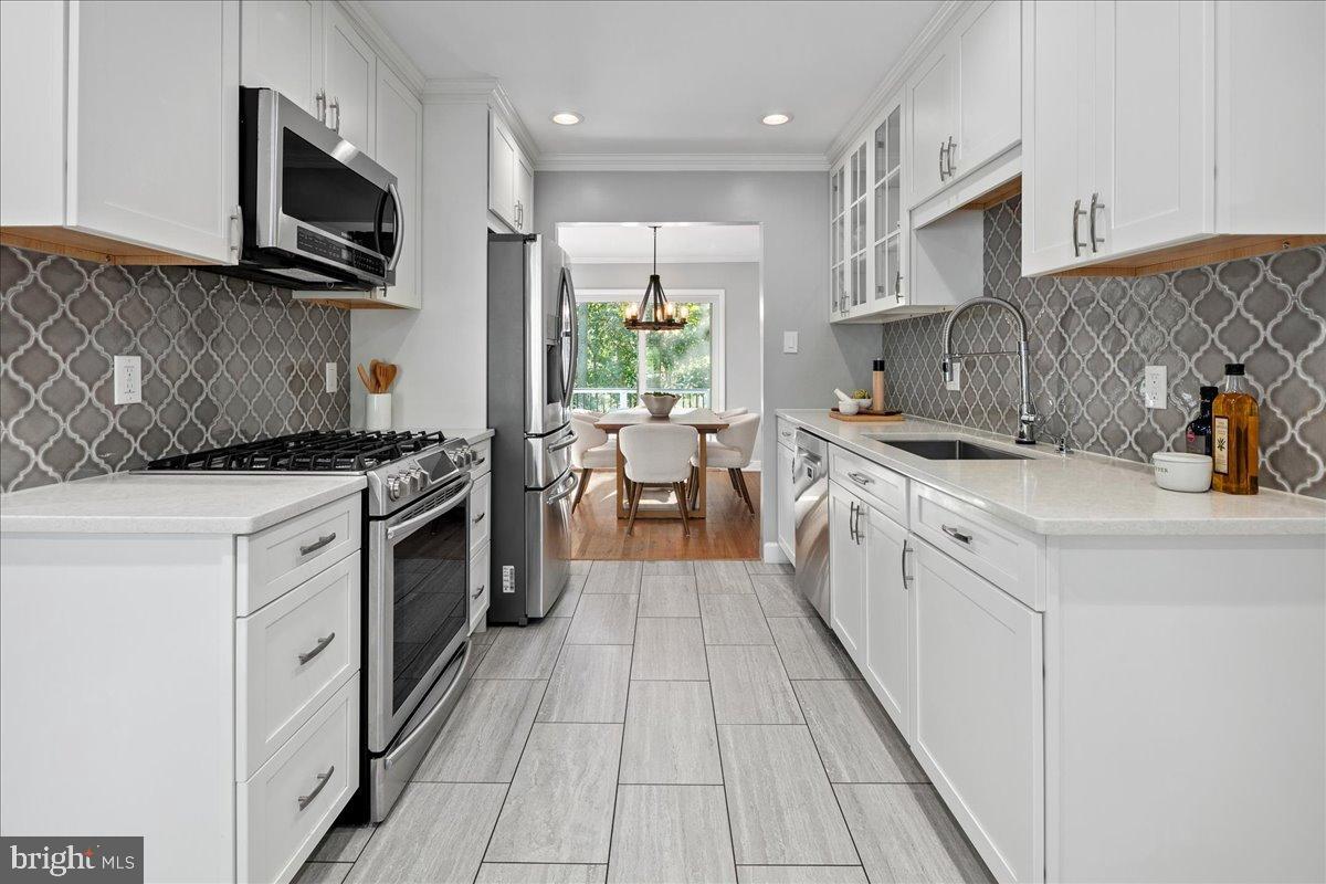 9515 STEVEBROOK RD, FAIRFAX, Virginia 22032, 3 Bedrooms Bedrooms, 10 Rooms Rooms,3 BathroomsBathrooms,Residential,For sale,9515 STEVEBROOK RD,VAFX2273236 MLS # VAFX2273236
