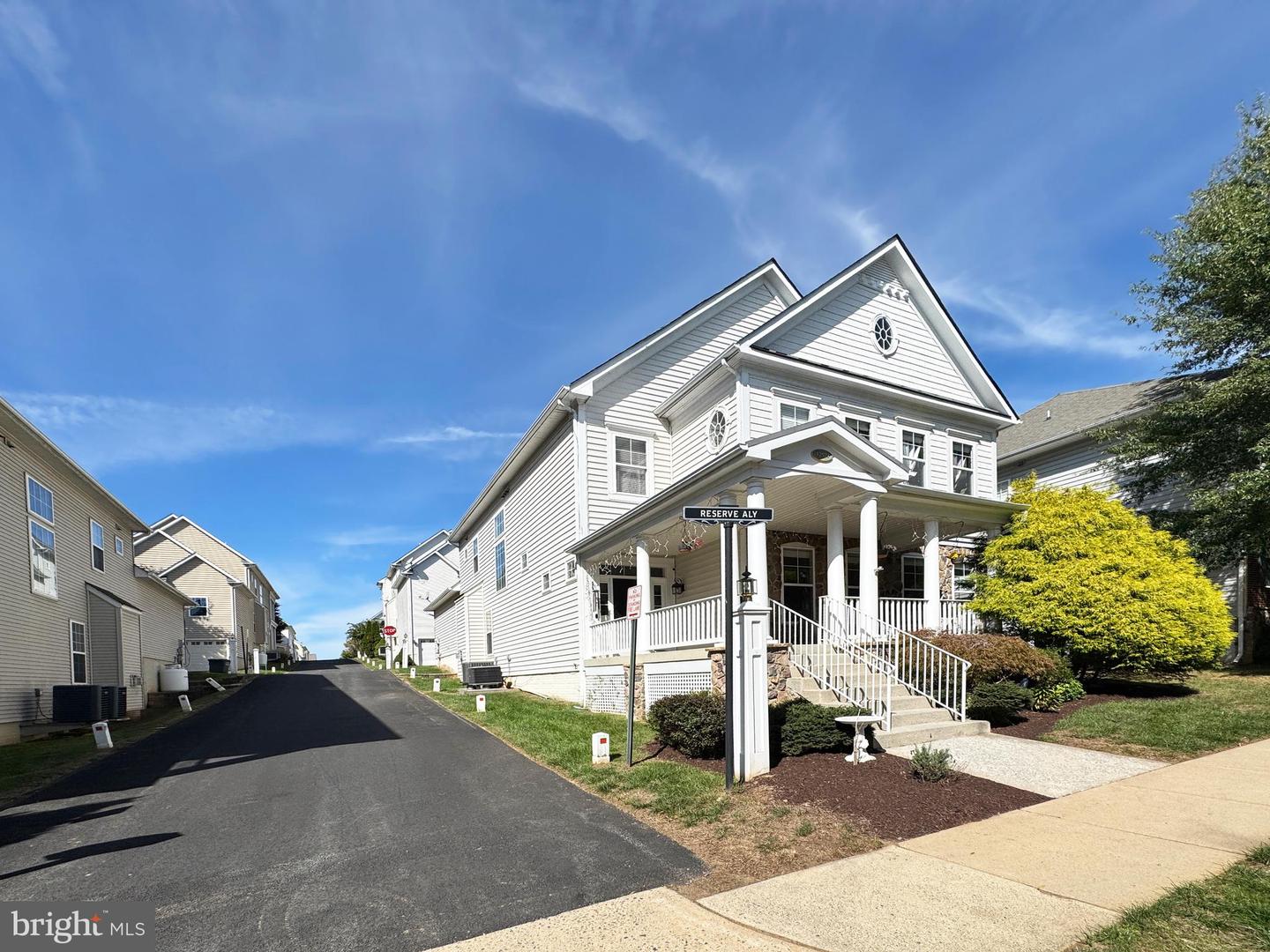 17571 LETHRIDGE CIR, ROUND HILL, Virginia 20141, 5 Bedrooms Bedrooms, 1 Room Rooms,4 BathroomsBathrooms,Residential,For sale,17571 LETHRIDGE CIR,VALO2108446 MLS # VALO2108446