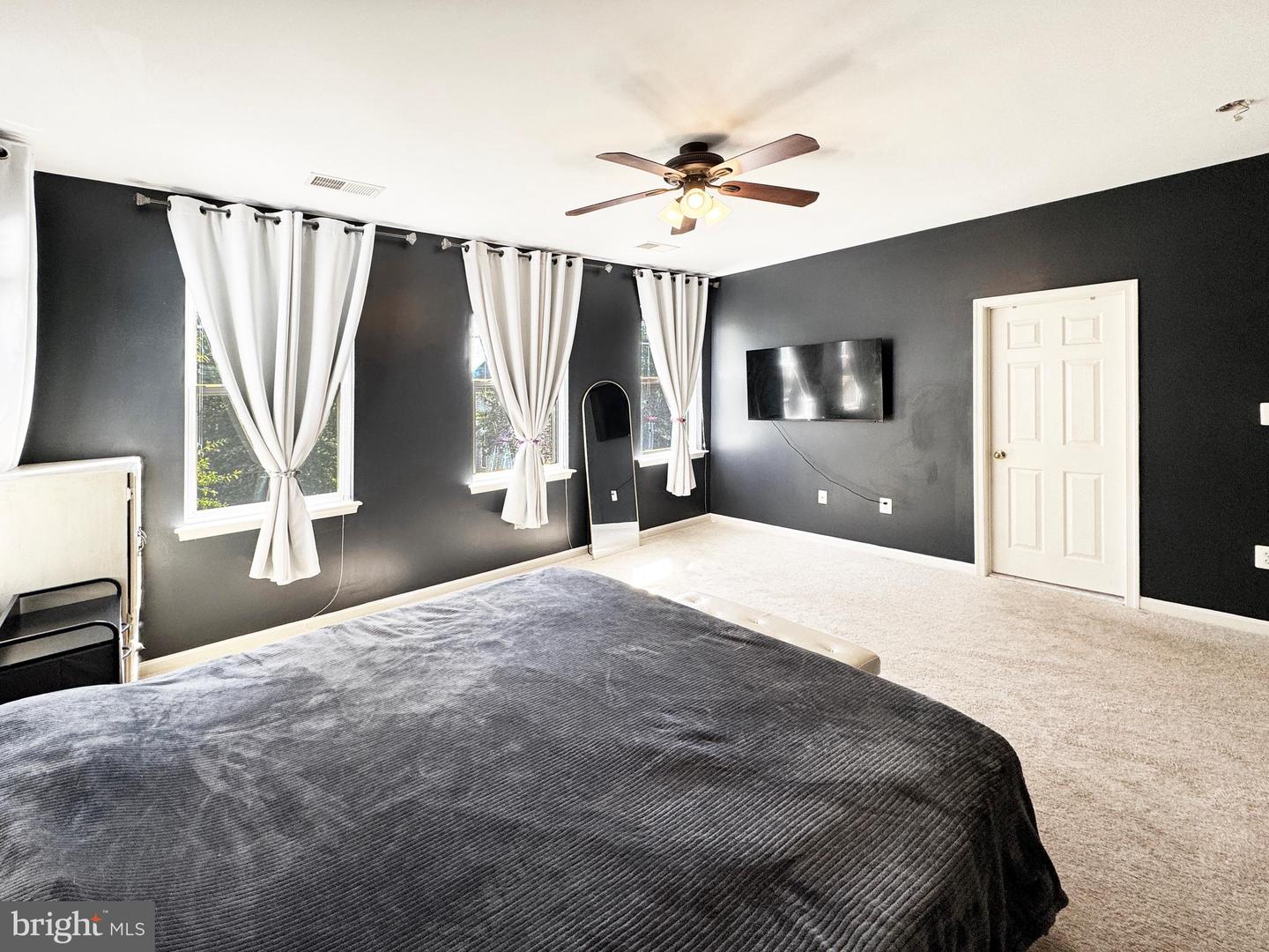17571 LETHRIDGE CIR, ROUND HILL, Virginia 20141, 5 Bedrooms Bedrooms, 1 Room Rooms,4 BathroomsBathrooms,Residential,For sale,17571 LETHRIDGE CIR,VALO2108446 MLS # VALO2108446