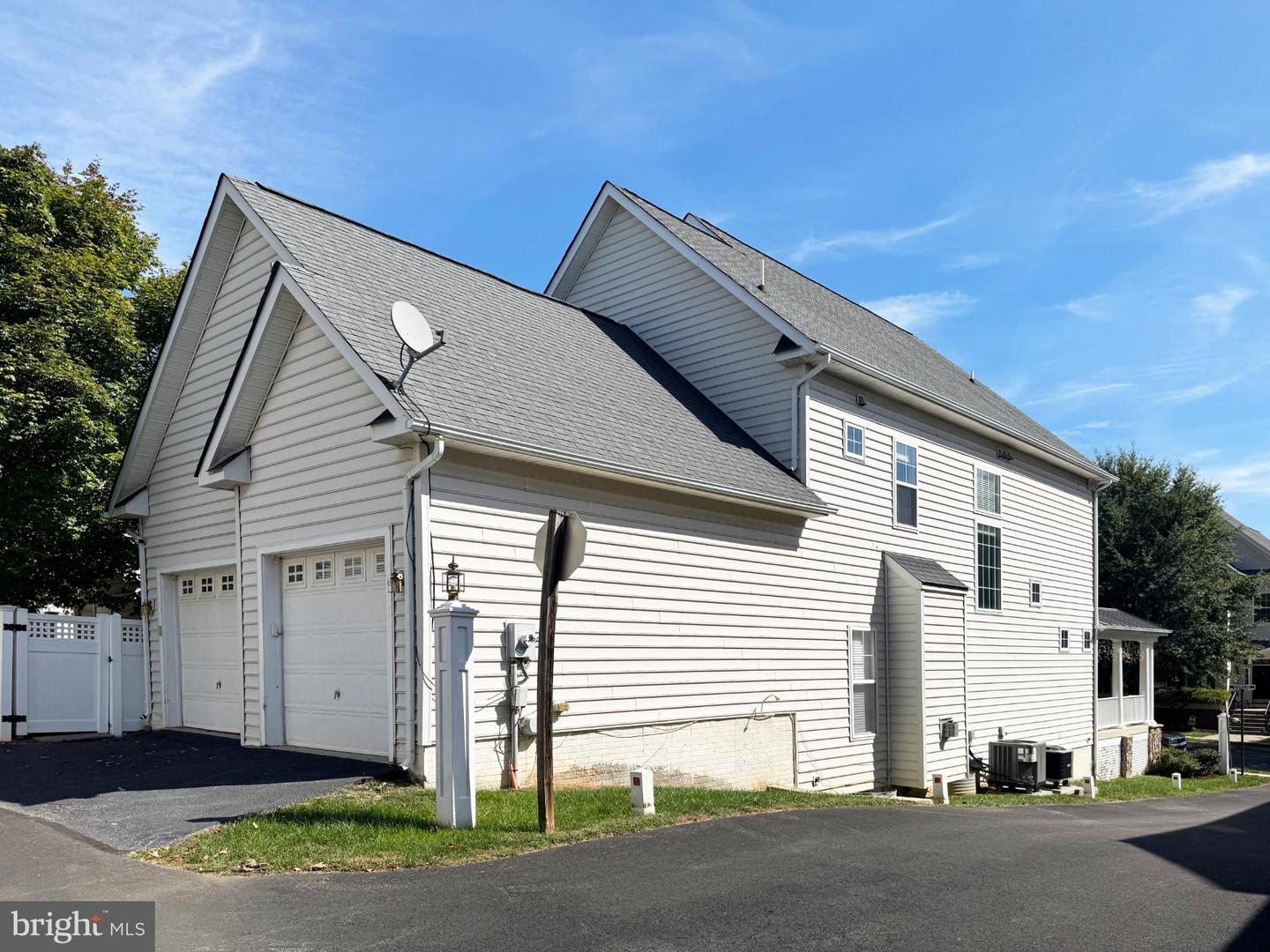 17571 LETHRIDGE CIR, ROUND HILL, Virginia 20141, 5 Bedrooms Bedrooms, 1 Room Rooms,4 BathroomsBathrooms,Residential,For sale,17571 LETHRIDGE CIR,VALO2108446 MLS # VALO2108446