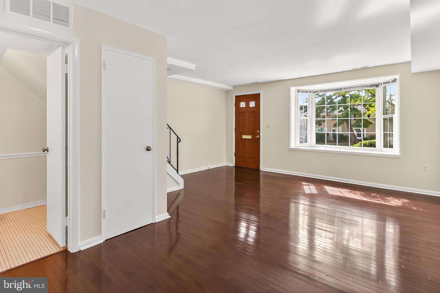 3827 KELLER AVE, ALEXANDRIA, Virginia 22302, 2 Bedrooms Bedrooms, ,1 BathroomBathrooms,Residential,For sale,3827 KELLER AVE,VAAX2050634 MLS # VAAX2050634
