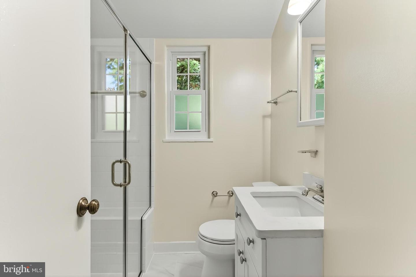 3827 KELLER AVE, ALEXANDRIA, Virginia 22302, 2 Bedrooms Bedrooms, ,1 BathroomBathrooms,Residential,For sale,3827 KELLER AVE,VAAX2050634 MLS # VAAX2050634