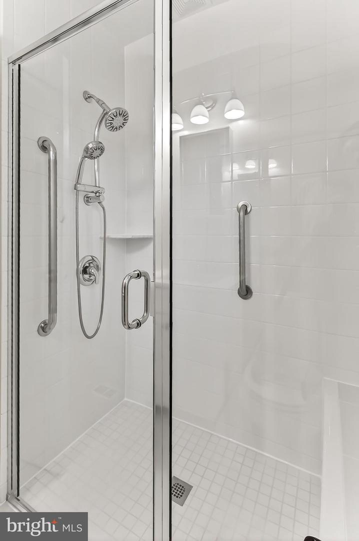 3827 KELLER AVE, ALEXANDRIA, Virginia 22302, 2 Bedrooms Bedrooms, ,1 BathroomBathrooms,Residential,For sale,3827 KELLER AVE,VAAX2050634 MLS # VAAX2050634