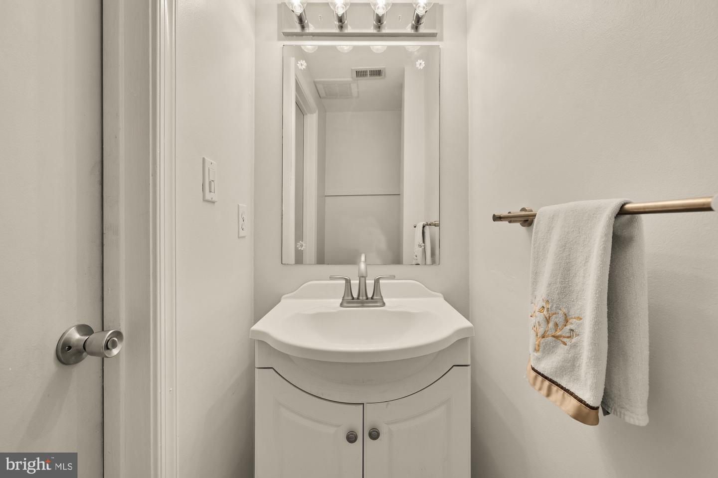 1715 15TH ST NW #44, WASHINGTON, District Of Columbia 20009, 1 Bedroom Bedrooms, ,1 BathroomBathrooms,Residential,For sale,1715 15TH ST NW #44,DCDC2226042 MLS # DCDC2226042