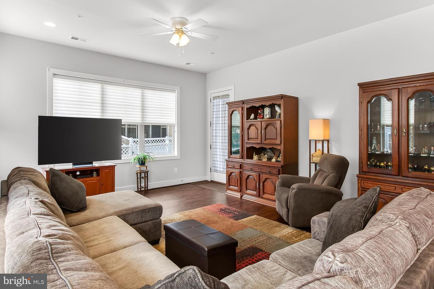 42783 FIREFLY SONATA TER, ASHBURN, Virginia 20148, 2 Bedrooms Bedrooms, ,3 BathroomsBathrooms,Residential,For sale,42783 FIREFLY SONATA TER,VALO2108470 MLS # VALO2108470
