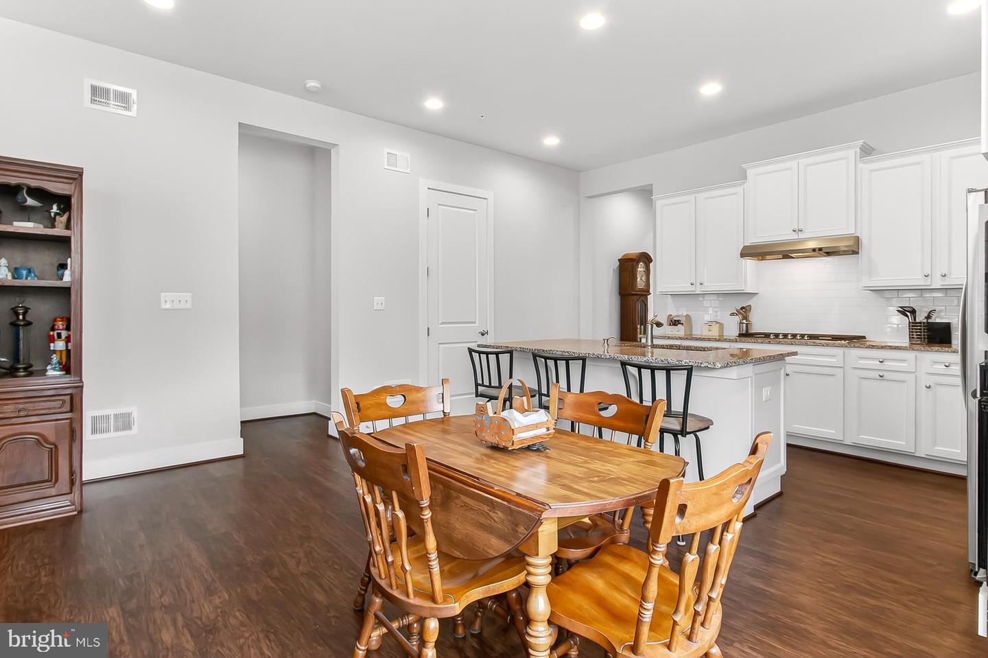 42783 FIREFLY SONATA TER, ASHBURN, Virginia 20148, 2 Bedrooms Bedrooms, ,3 BathroomsBathrooms,Residential,For sale,42783 FIREFLY SONATA TER,VALO2108470 MLS # VALO2108470