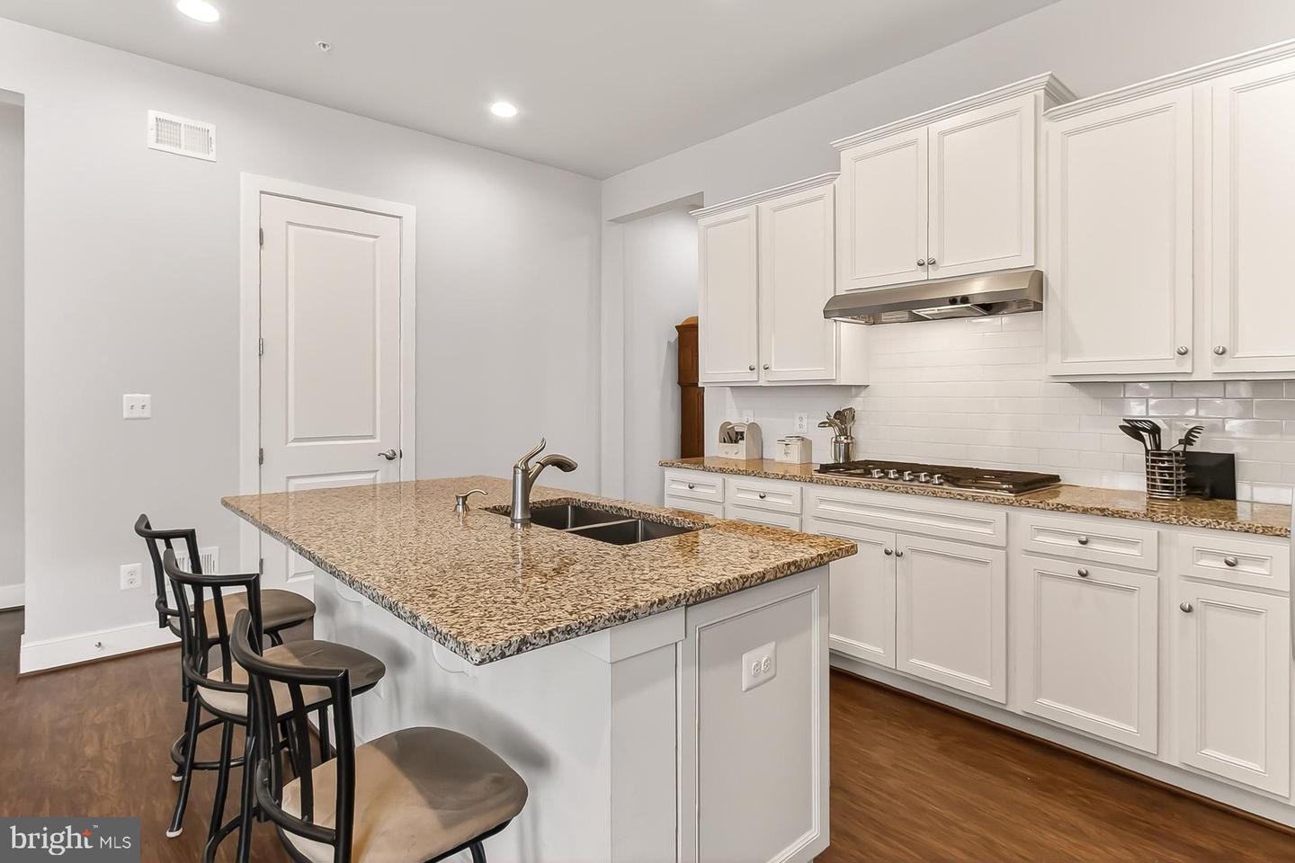 42783 FIREFLY SONATA TER, ASHBURN, Virginia 20148, 2 Bedrooms Bedrooms, ,3 BathroomsBathrooms,Residential,For sale,42783 FIREFLY SONATA TER,VALO2108470 MLS # VALO2108470